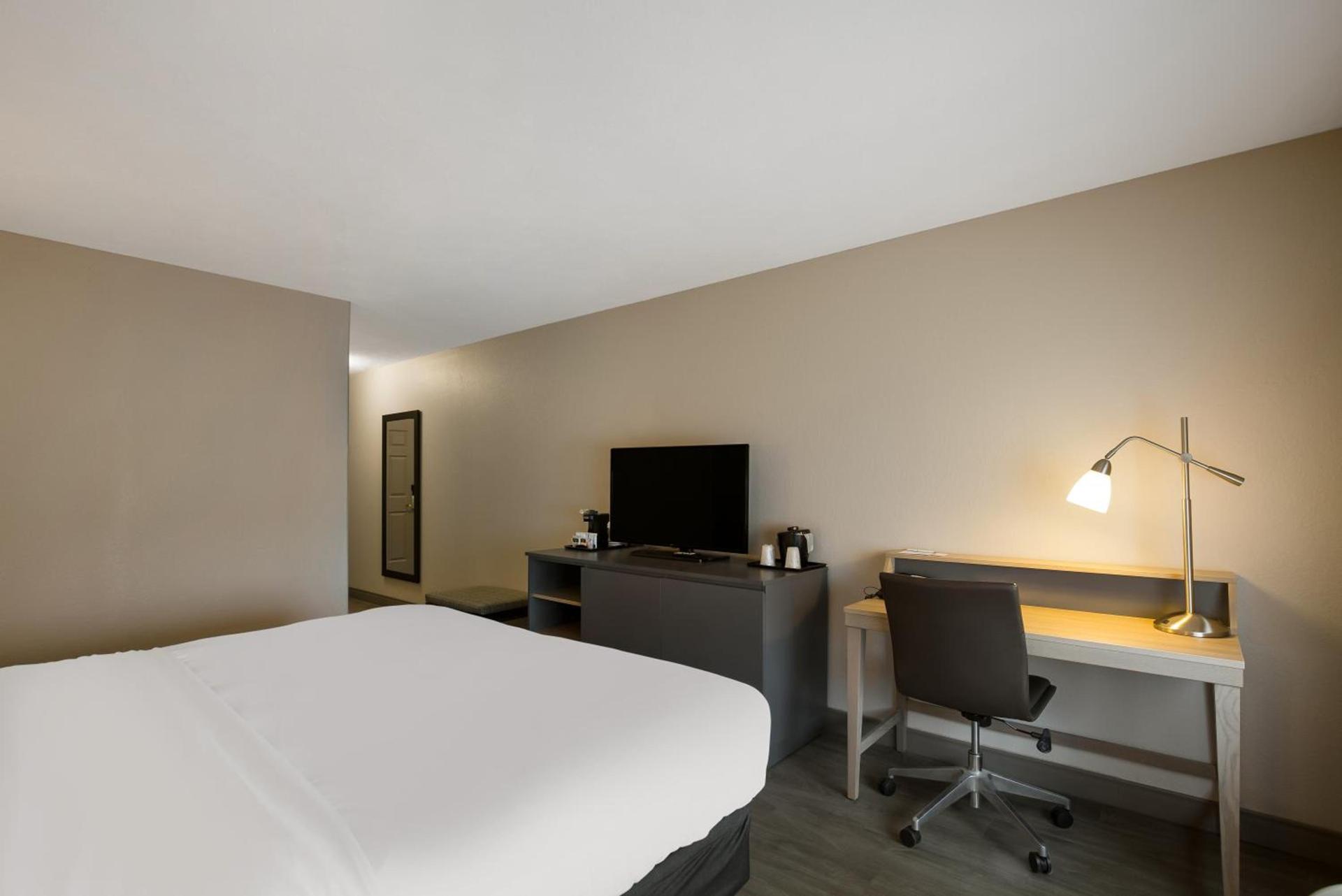 Country Inn & Suites by Radisson, Marion, IL photo 73