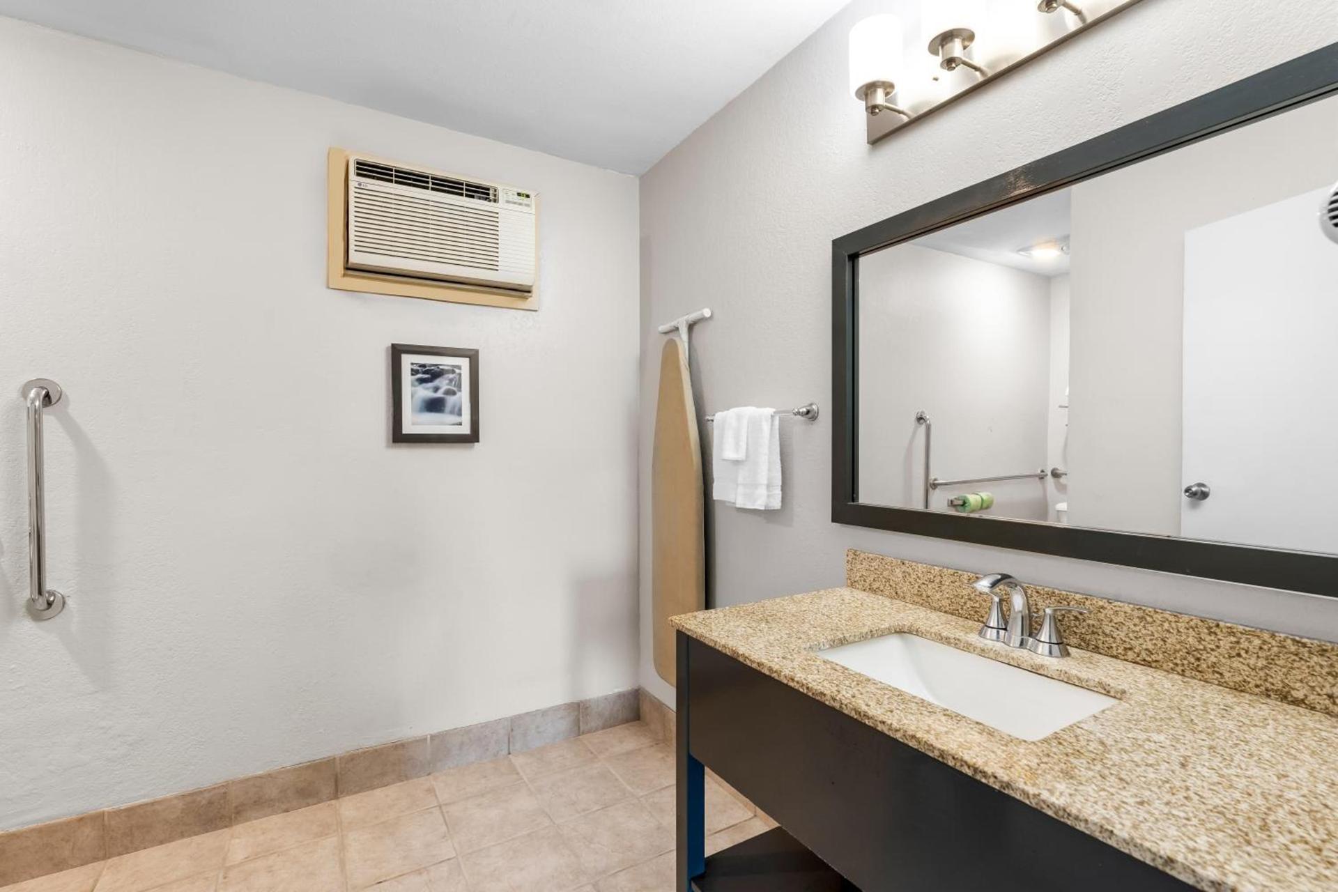 Americas Best Value Inn Yakima photo 5