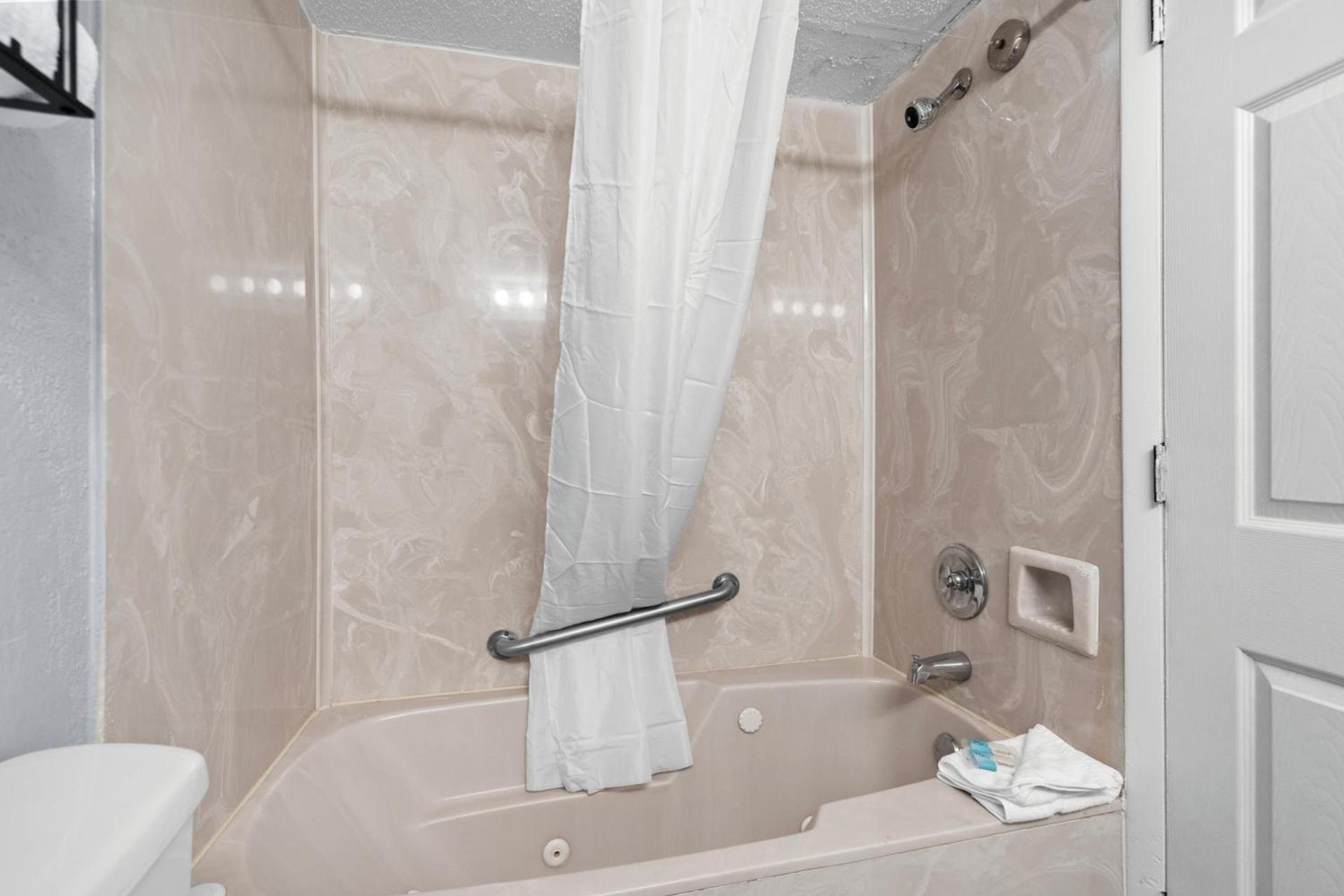Yachtsman Oceanfront Resort photo 91