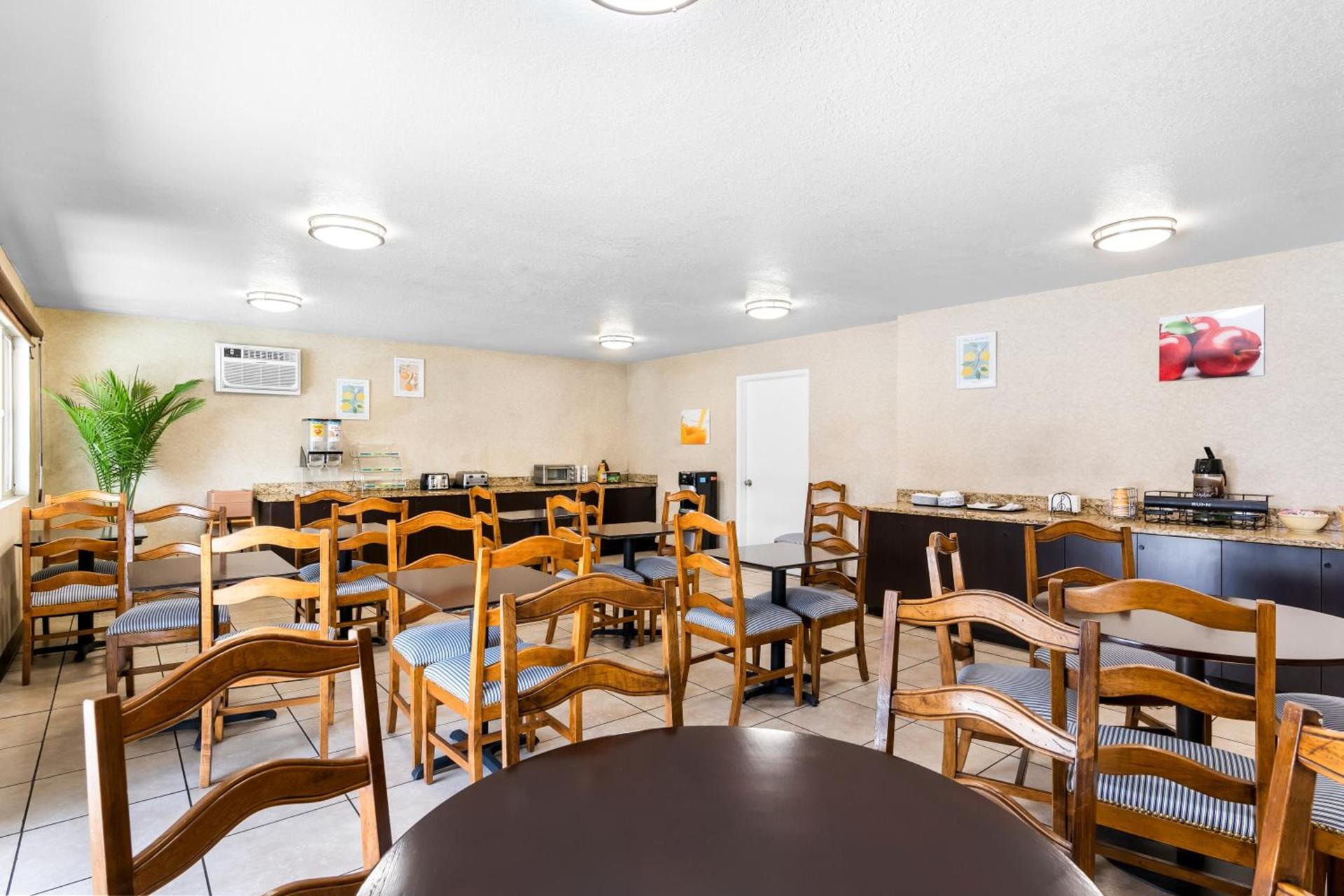 Americas Best Value Inn Yakima photo 12