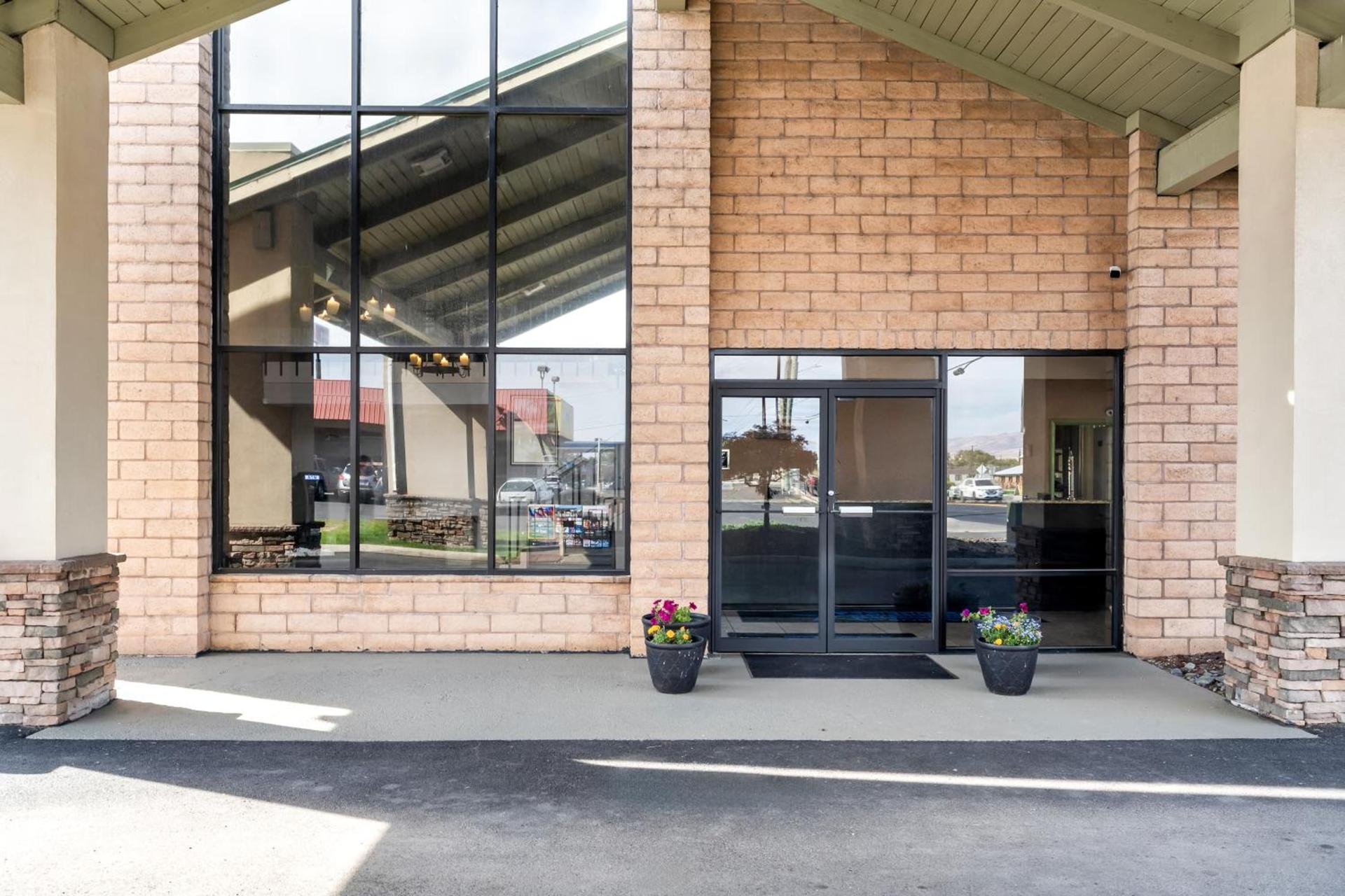 Americas Best Value Inn Yakima photo 8