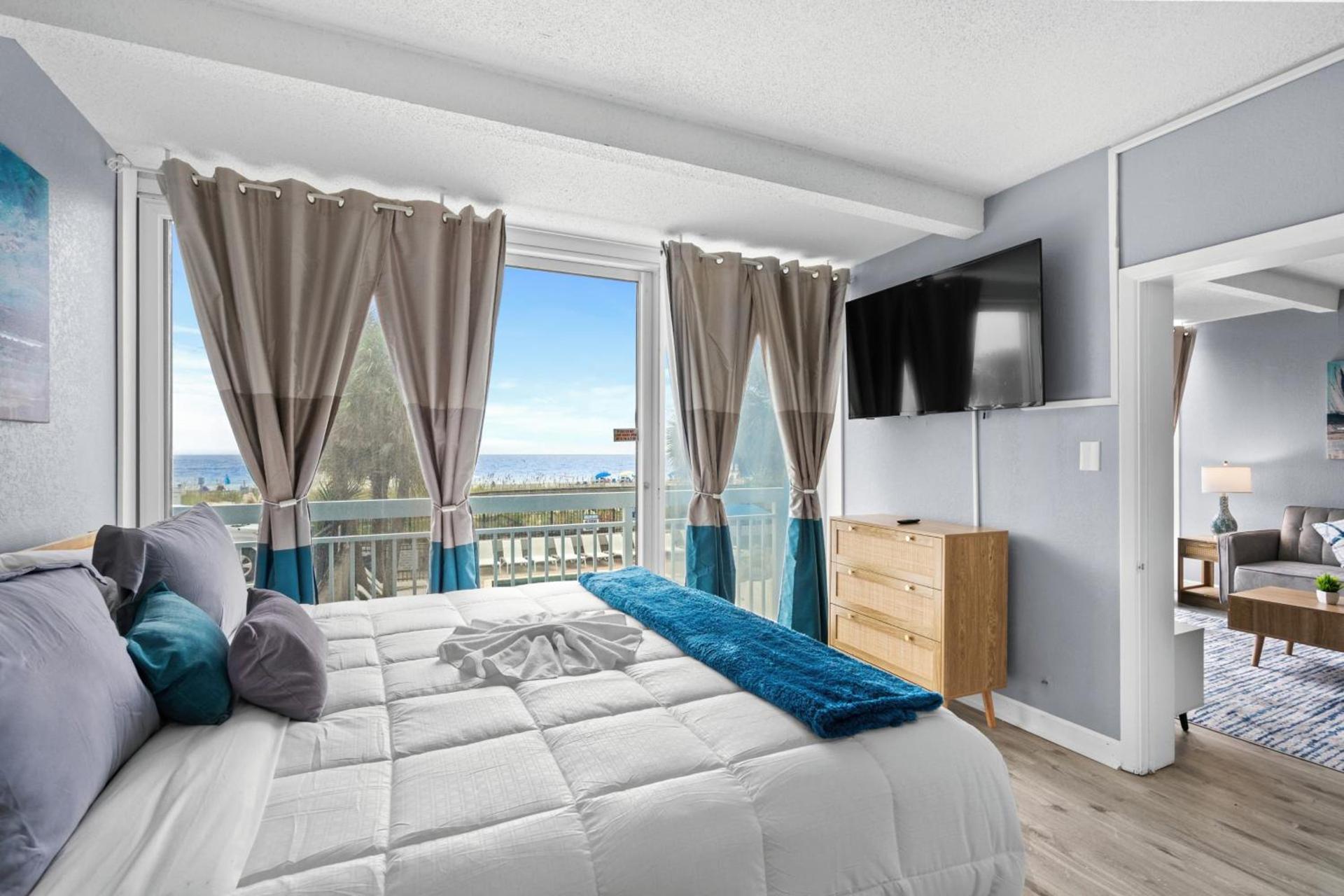 Yachtsman Oceanfront Resort photo 81