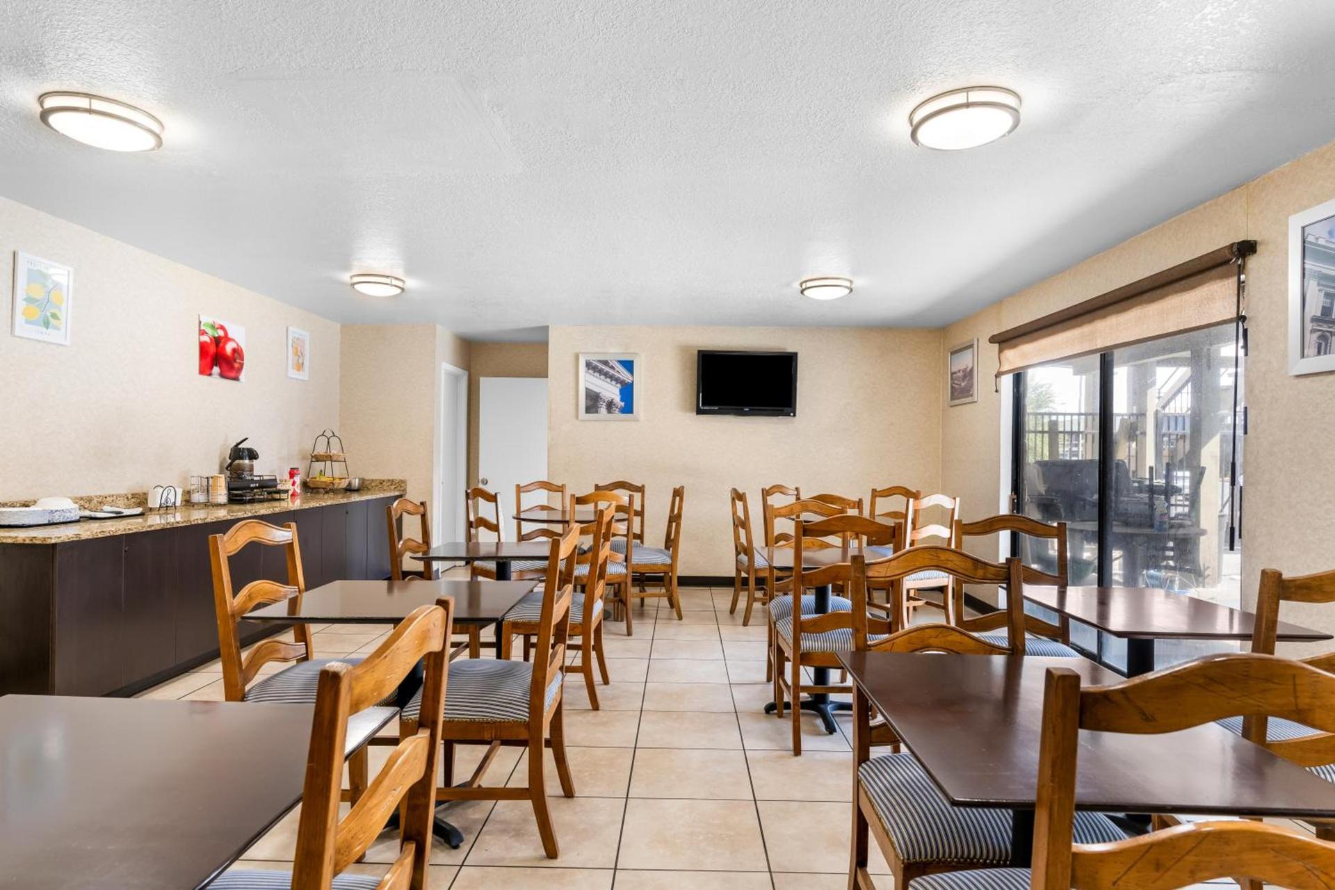 Americas Best Value Inn Yakima photo 9