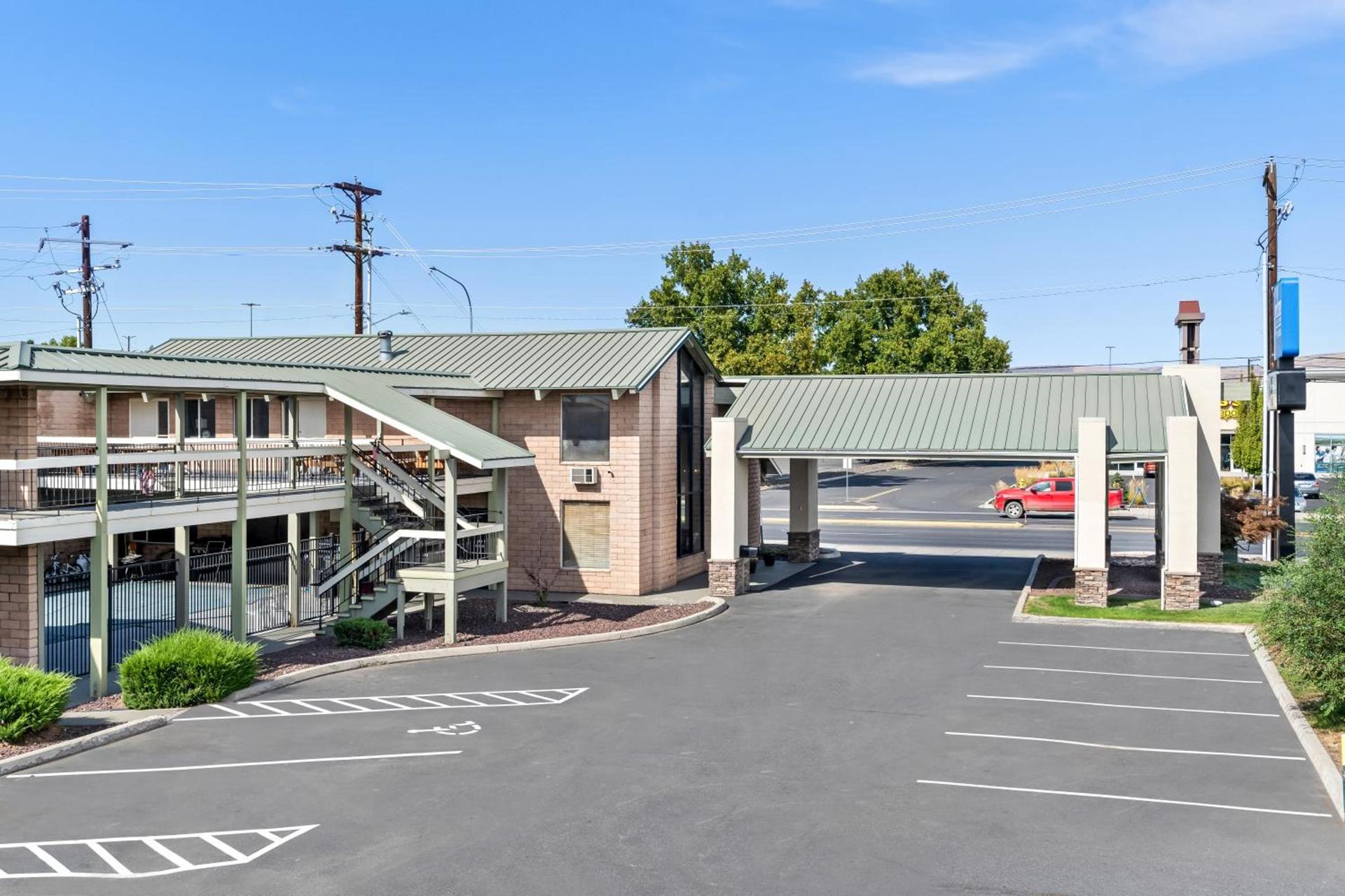 Americas Best Value Inn Yakima photo 10