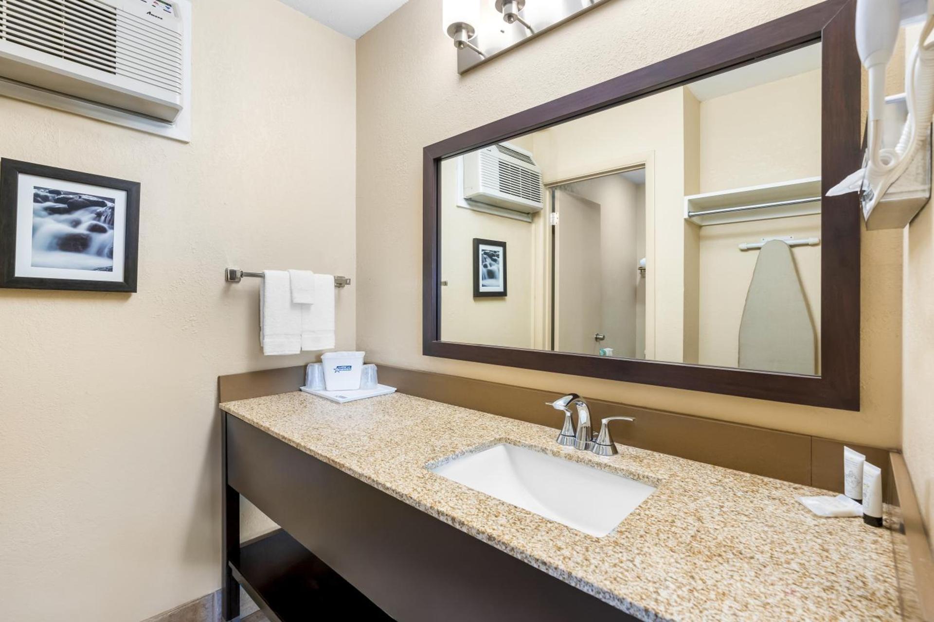 Americas Best Value Inn Yakima photo 15