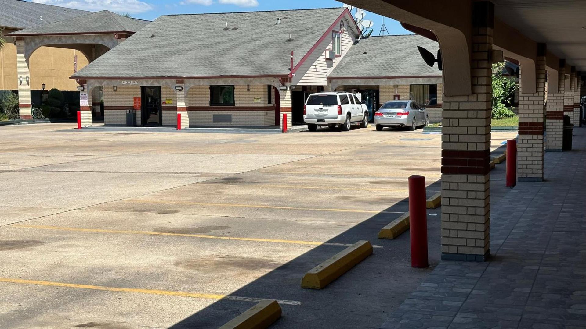 Palace Inn I-45 & Bellfort photo 15