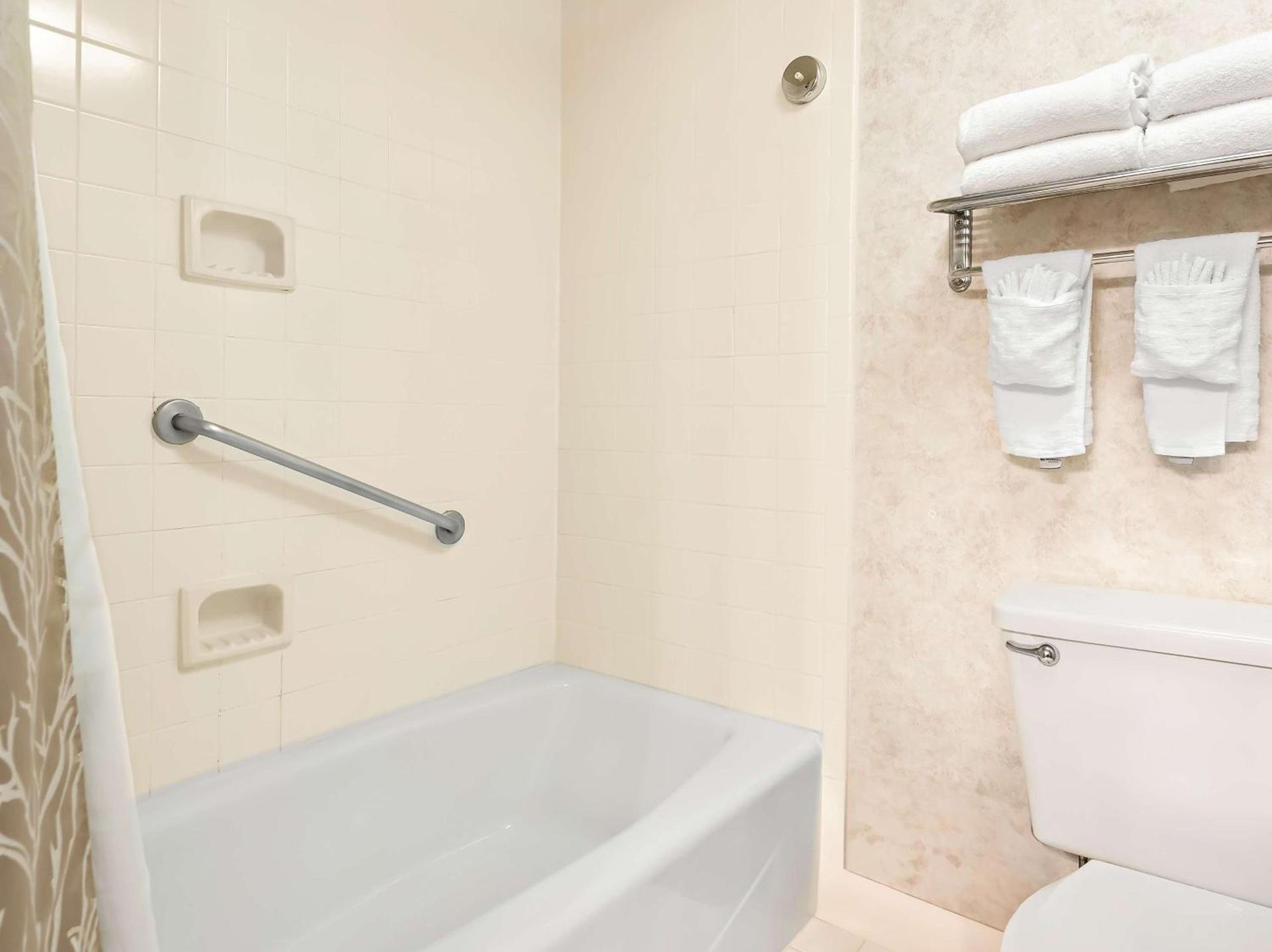 Best Western Potomac Mills photo 37