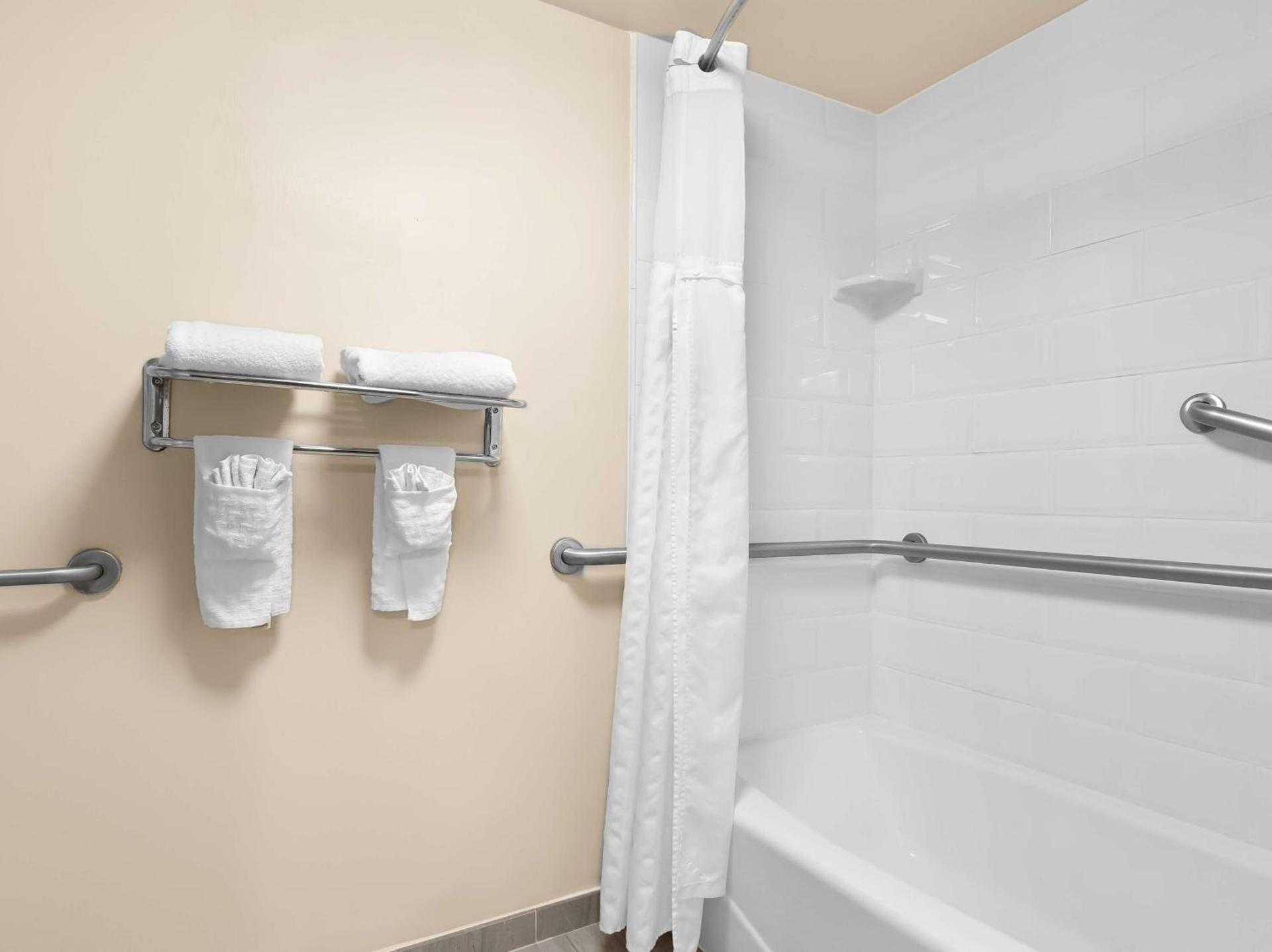 Best Western Potomac Mills photo 38