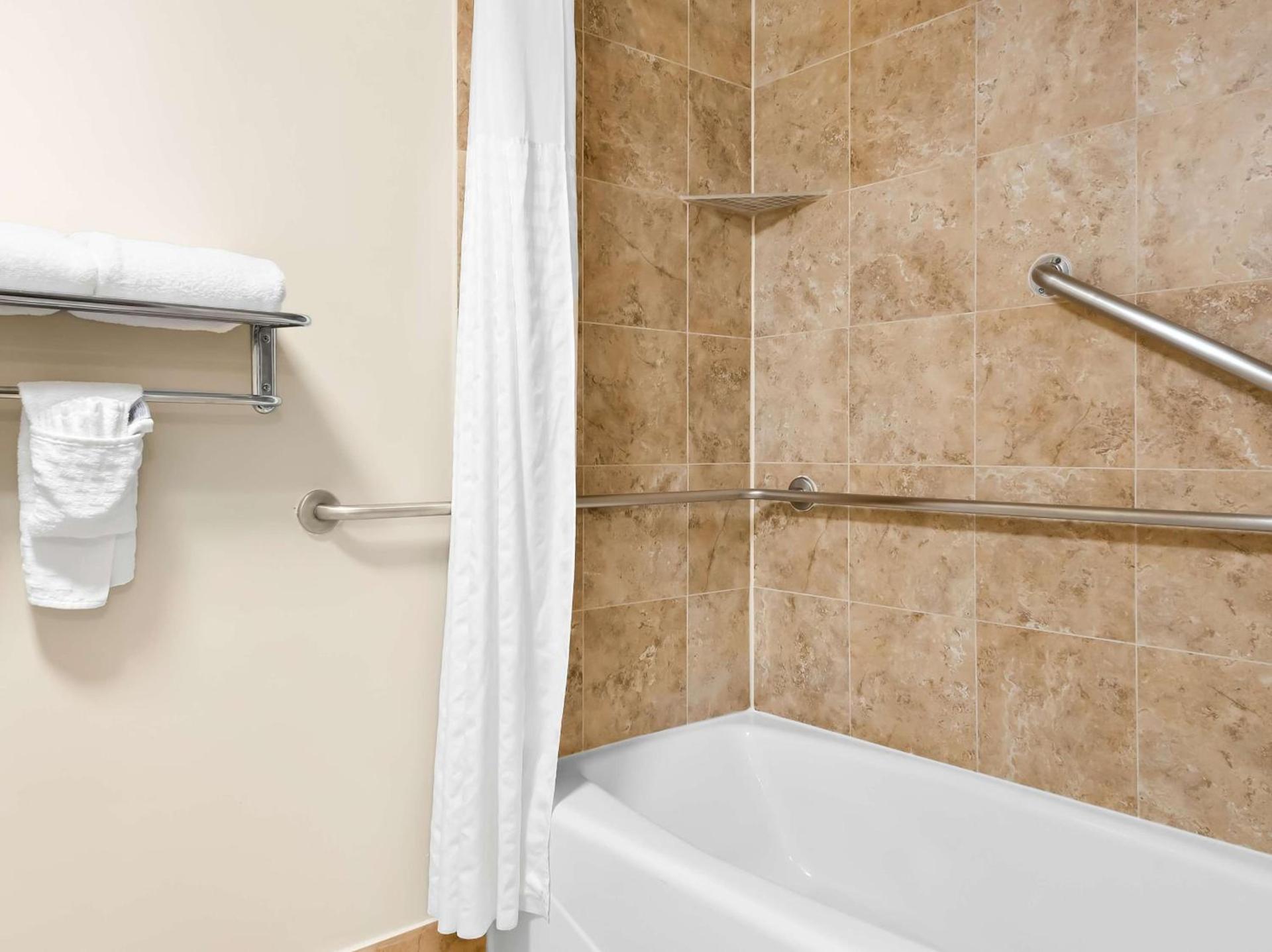 Best Western Potomac Mills photo 39