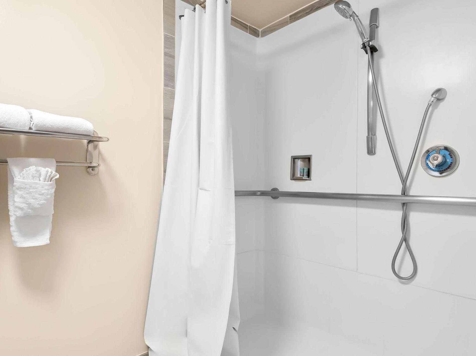 Best Western Potomac Mills photo 40