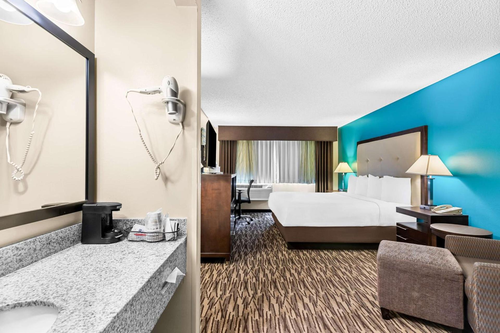 Best Western Baraboo Inn photo 12