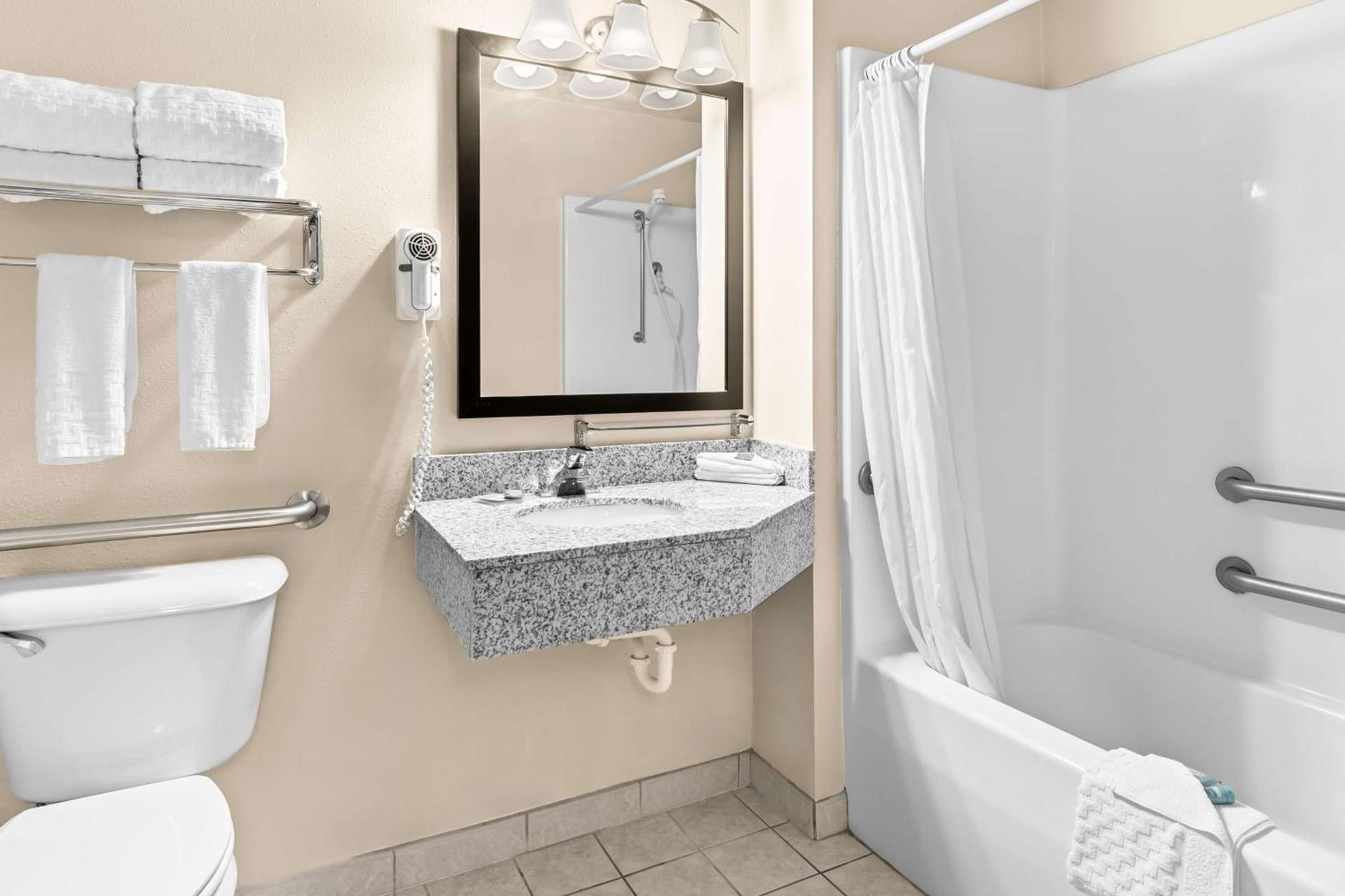Best Western Baraboo Inn photo 22