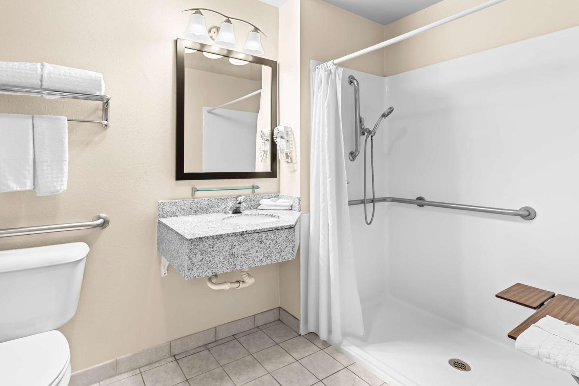 Best Western Baraboo Inn photo 18