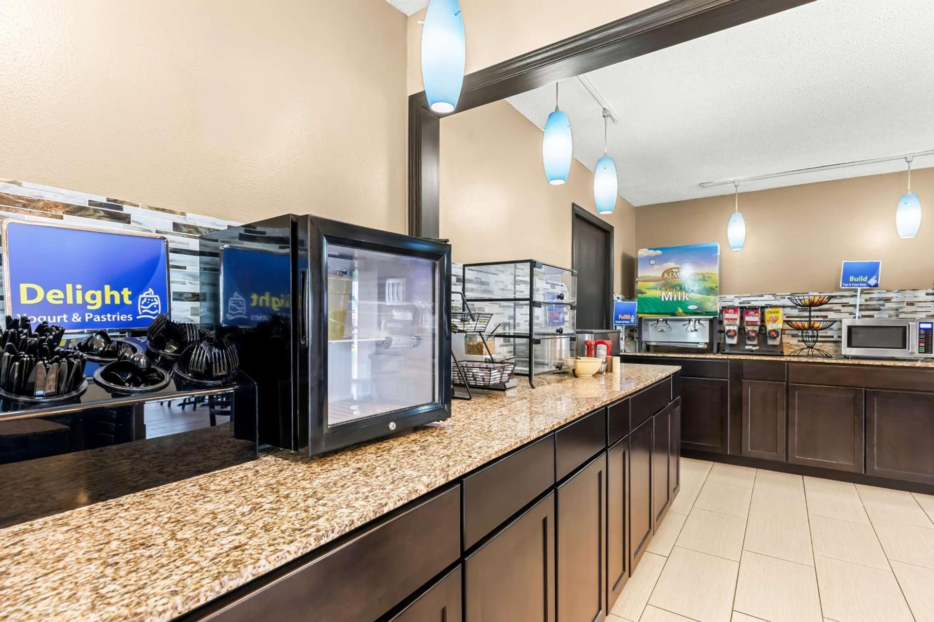 Best Western Baraboo Inn photo 43
