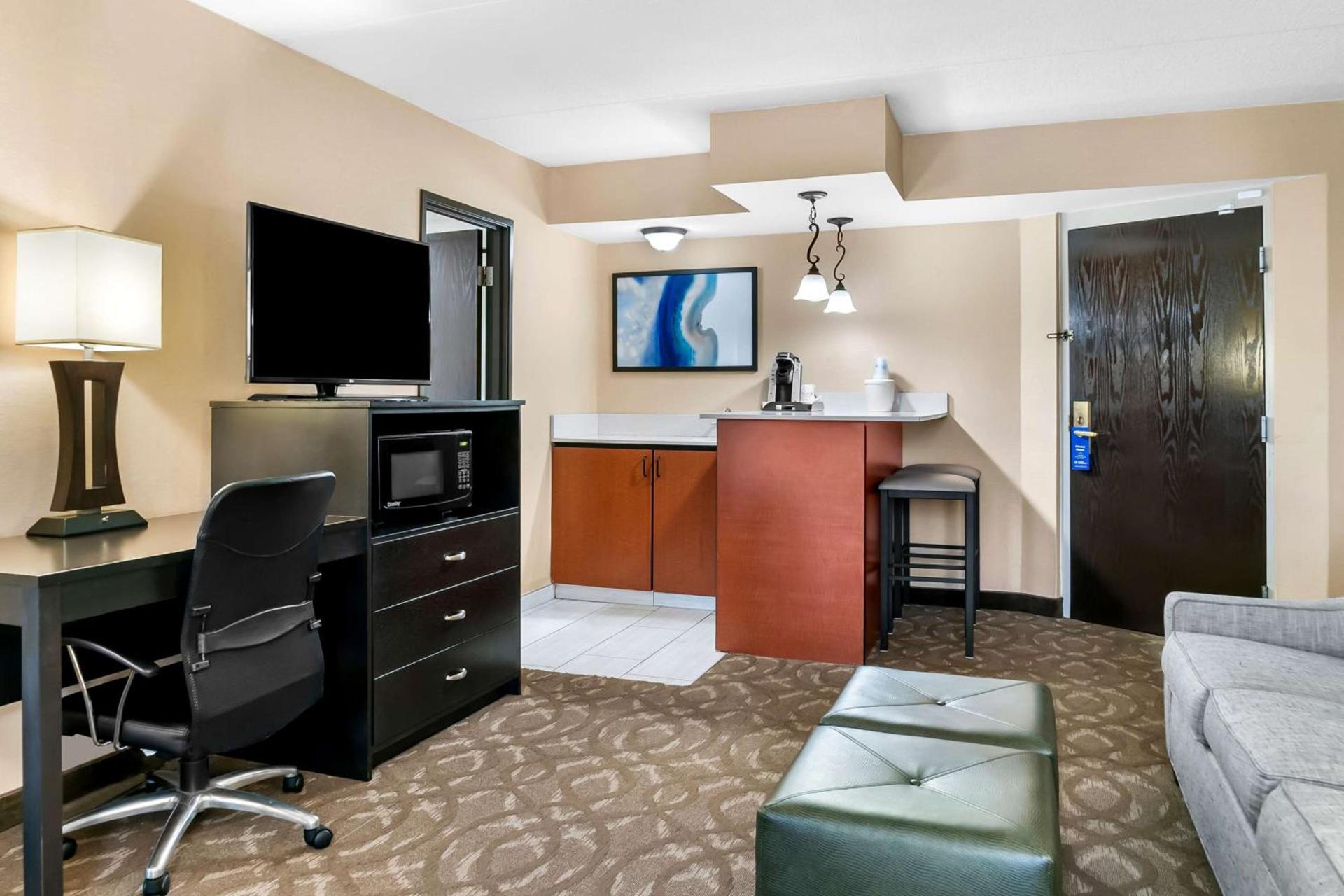Best Western Okemos/East Lansing Hotel & Suites photo 19