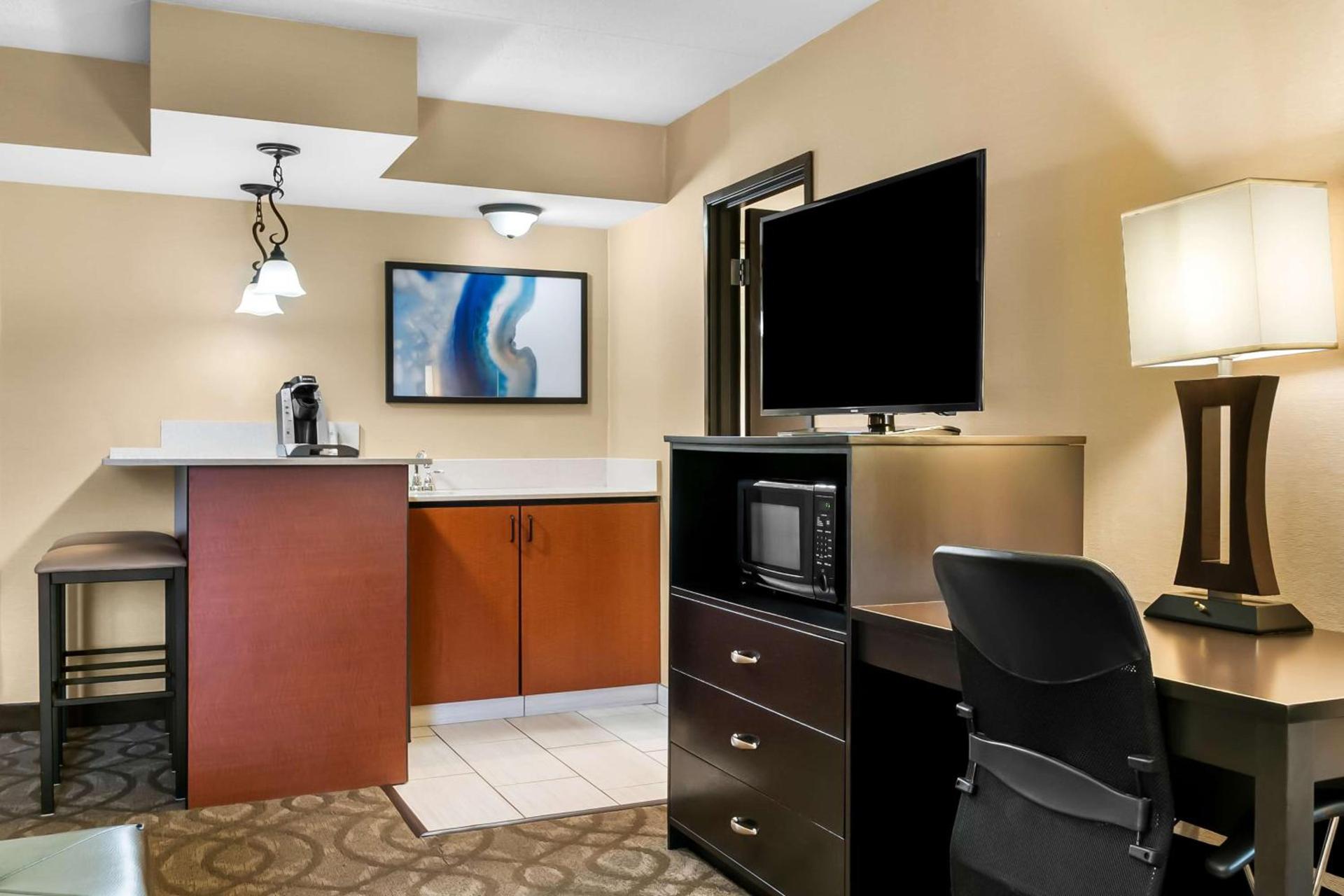 Best Western Okemos/East Lansing Hotel & Suites photo 33