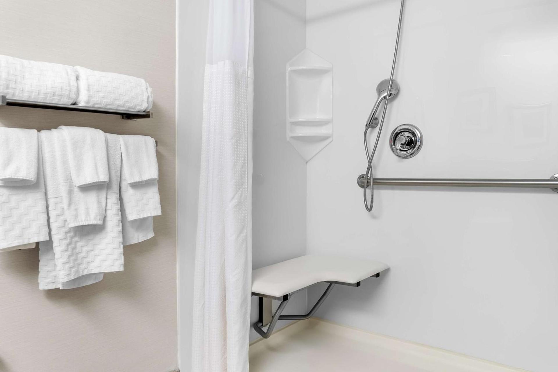 Best Western Okemos/East Lansing Hotel & Suites photo 42