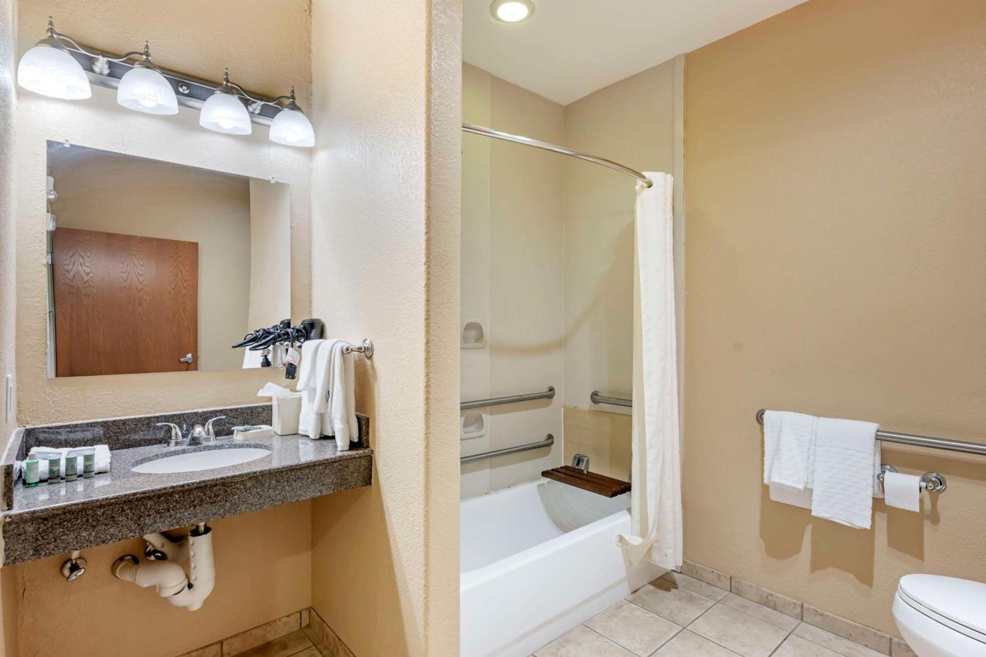 Best Western Lubbock West Inn & Suites photo 24
