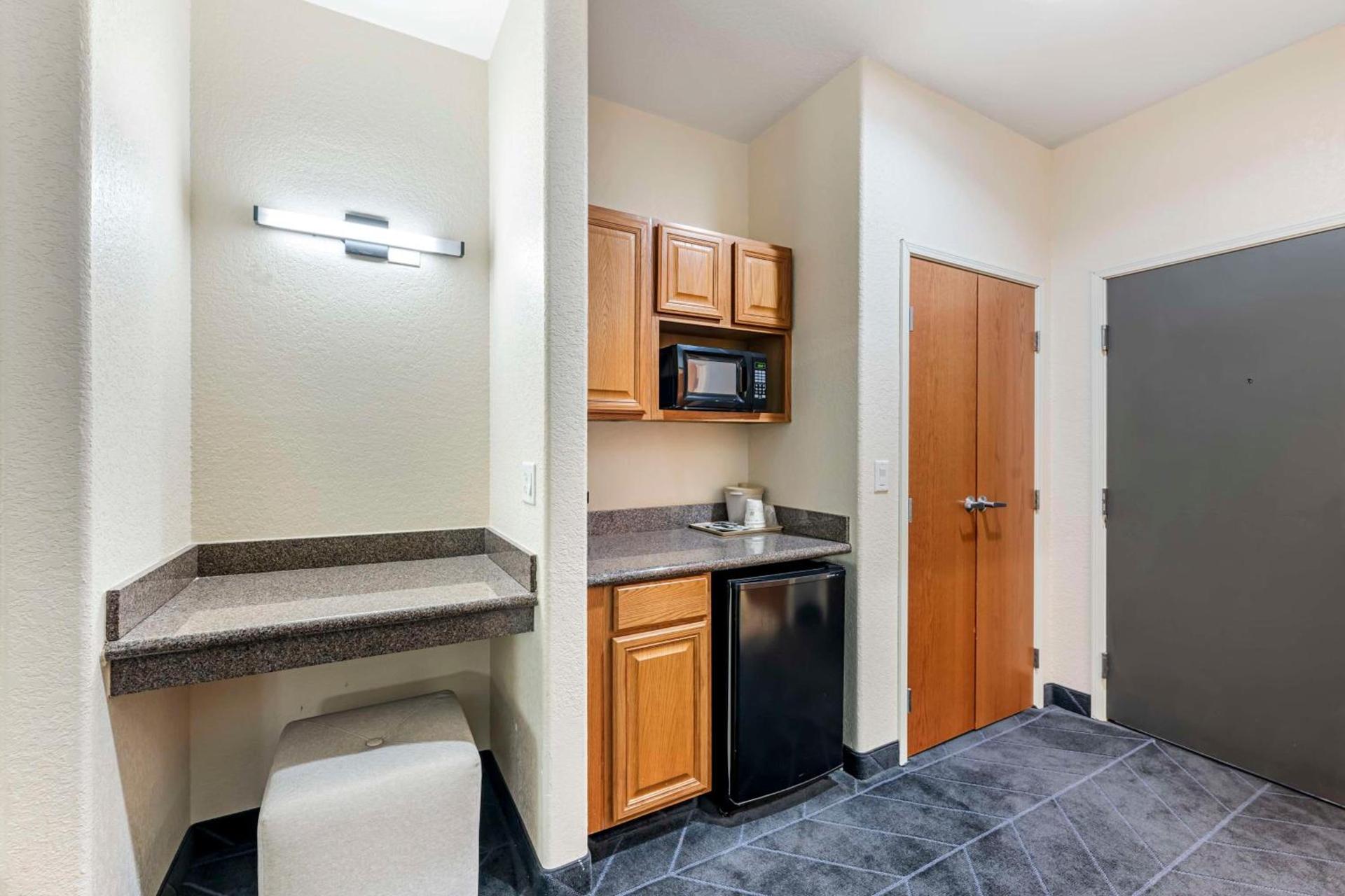 Best Western Lubbock West Inn & Suites photo 17