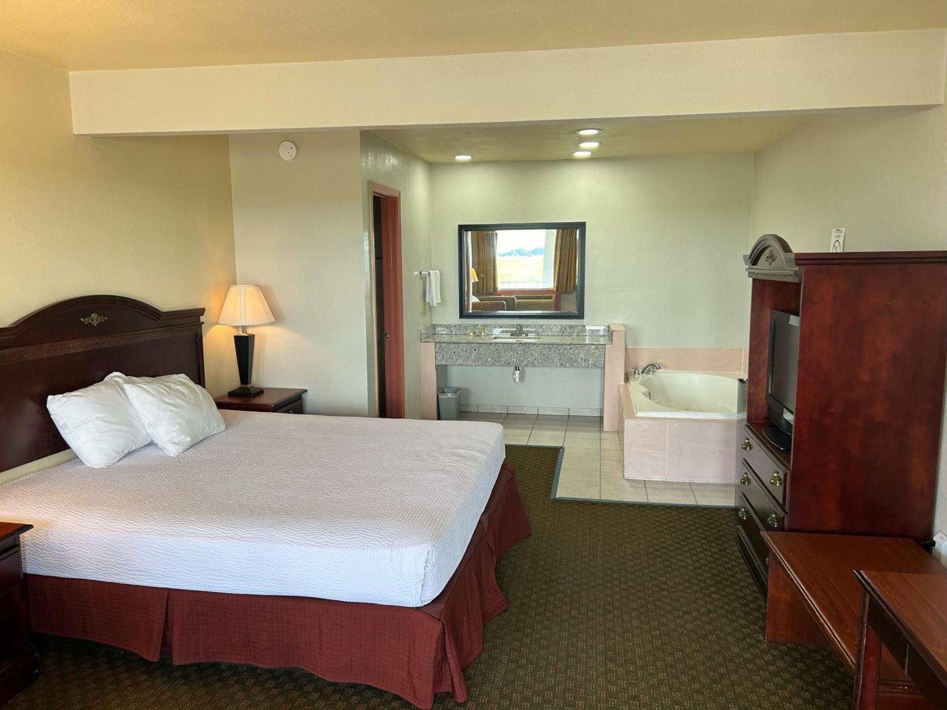 Howards Inn Motel photo 9