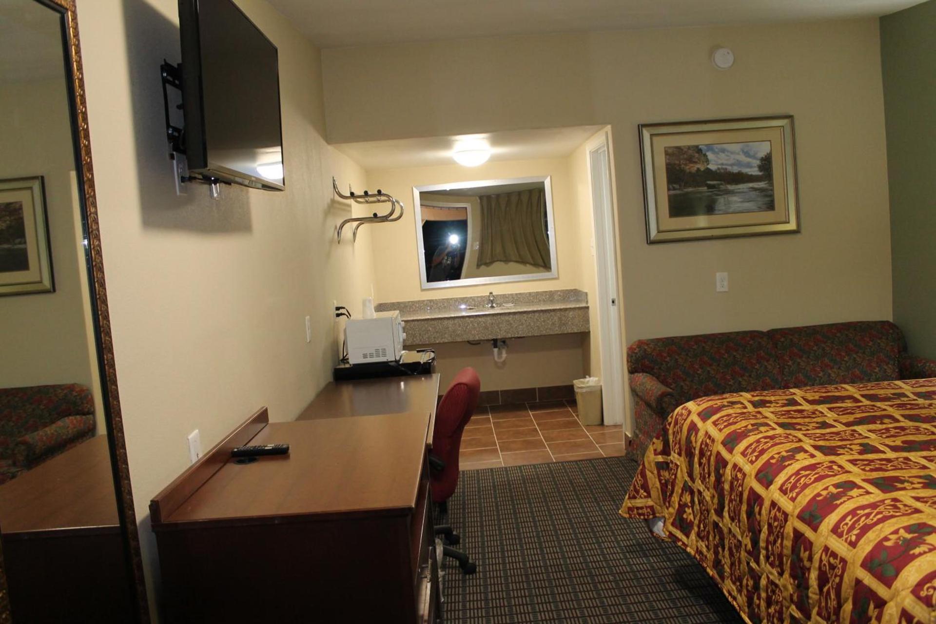 American Inn & Suites photo 11