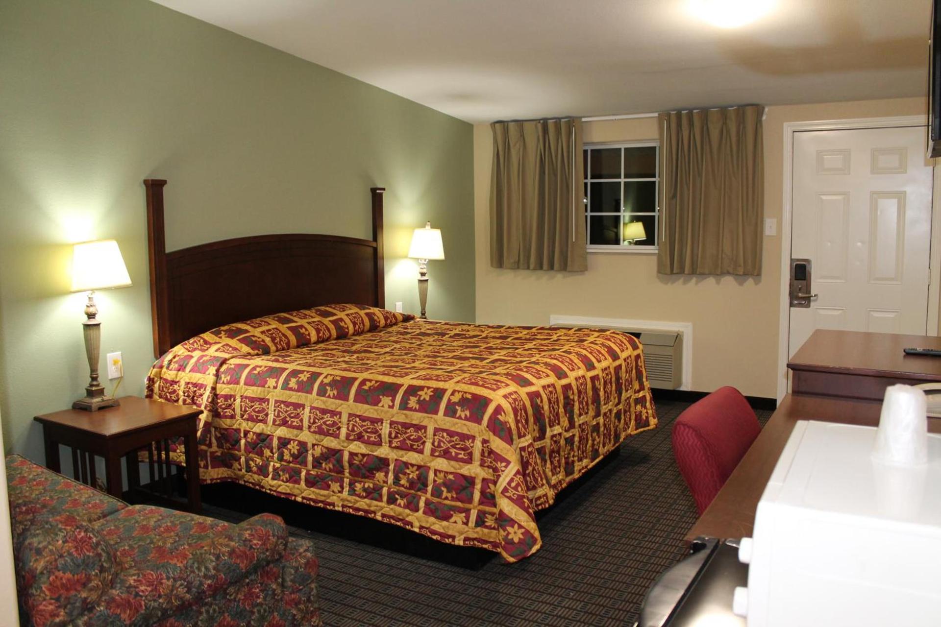 American Inn & Suites photo 8