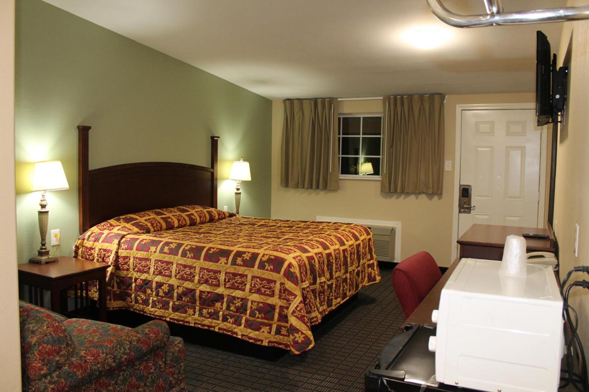 American Inn & Suites photo 12