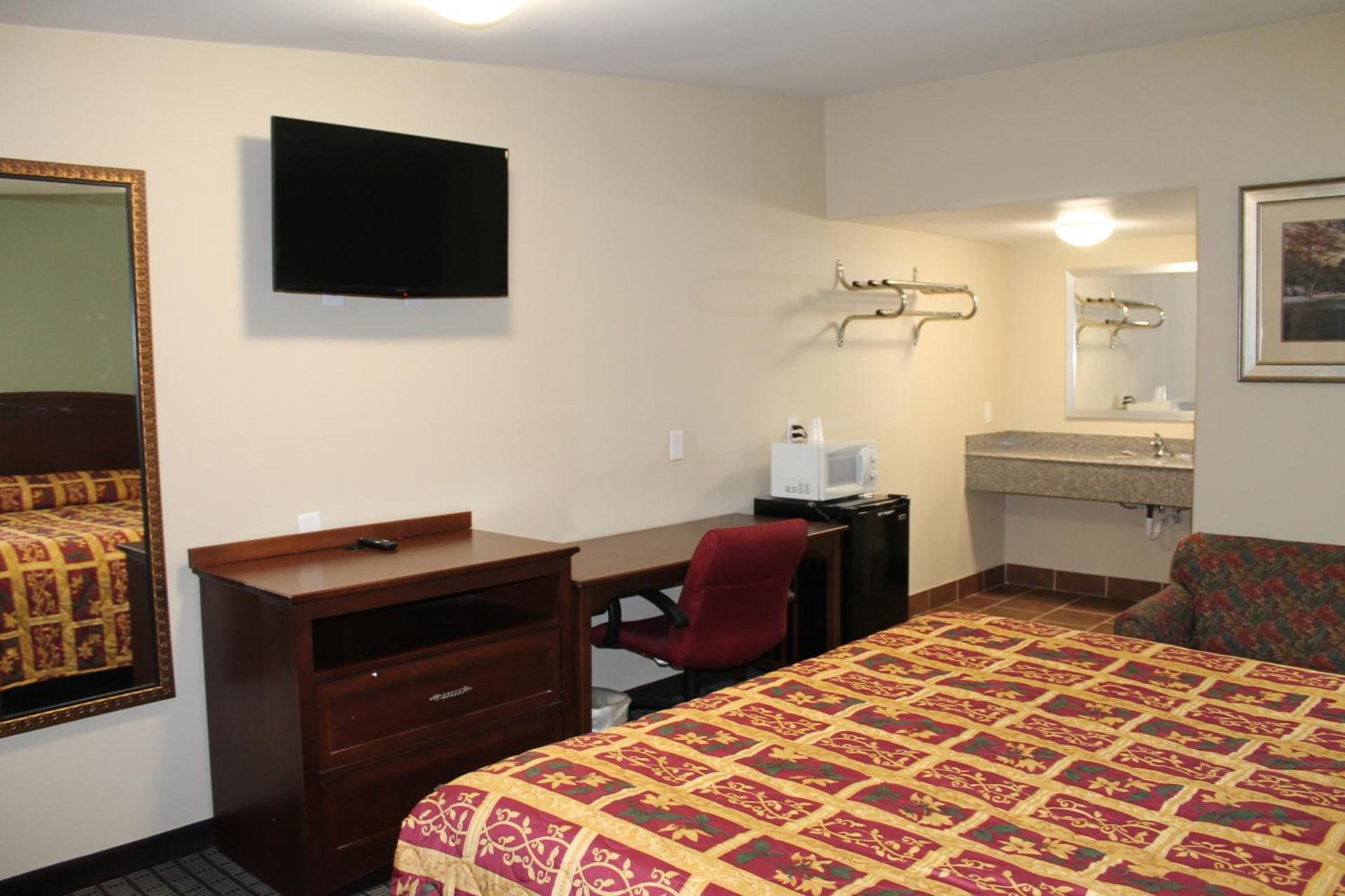 American Inn & Suites photo 23