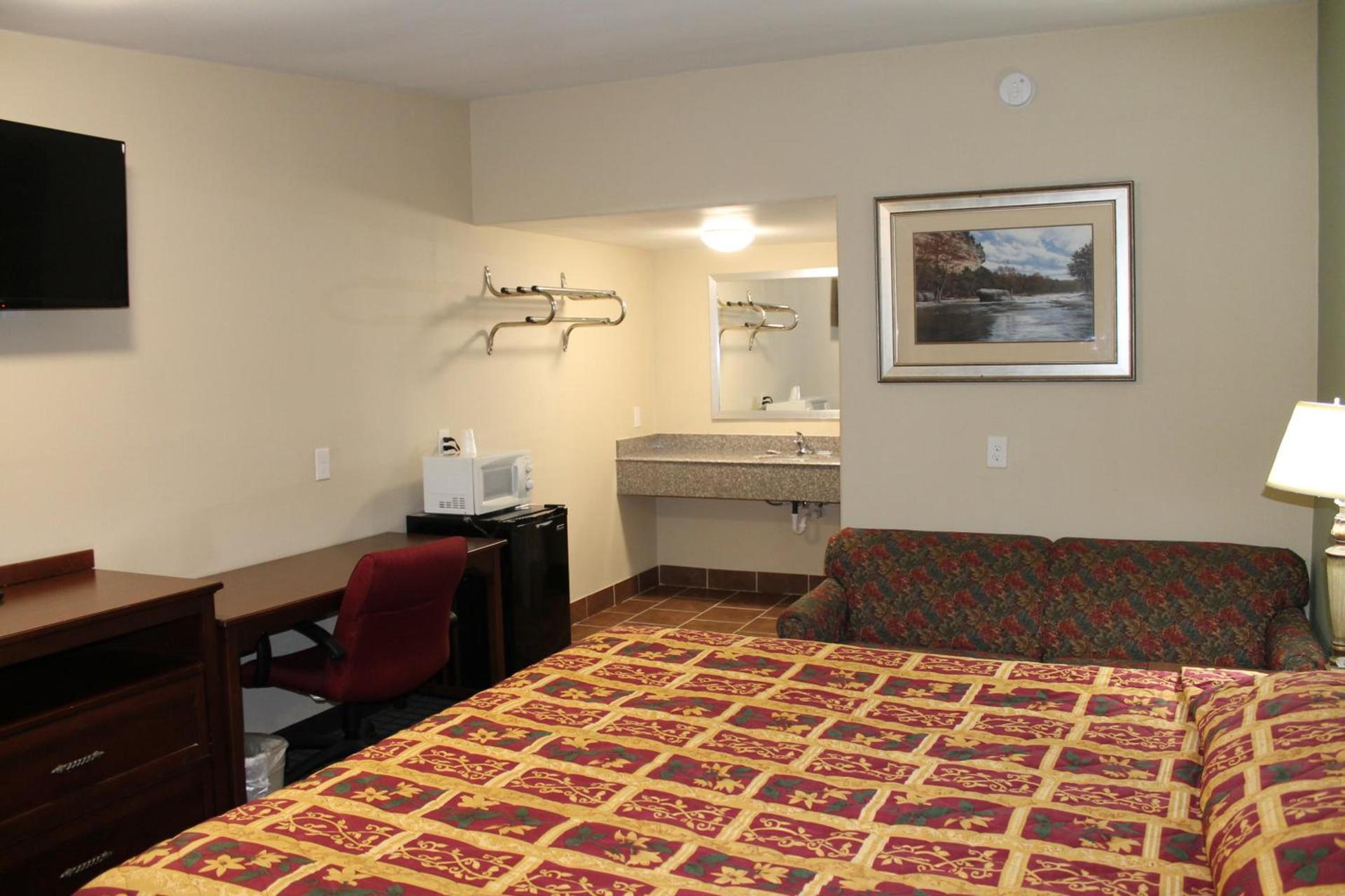 American Inn & Suites photo 25