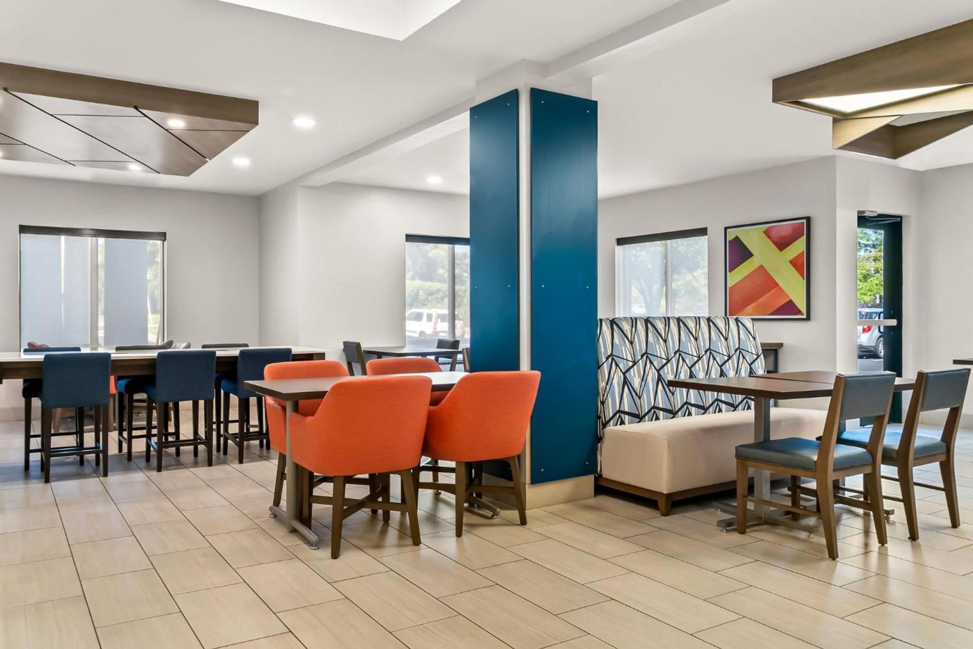 Holiday Inn Express & Suites Detroit - Novi by IHG photo 14