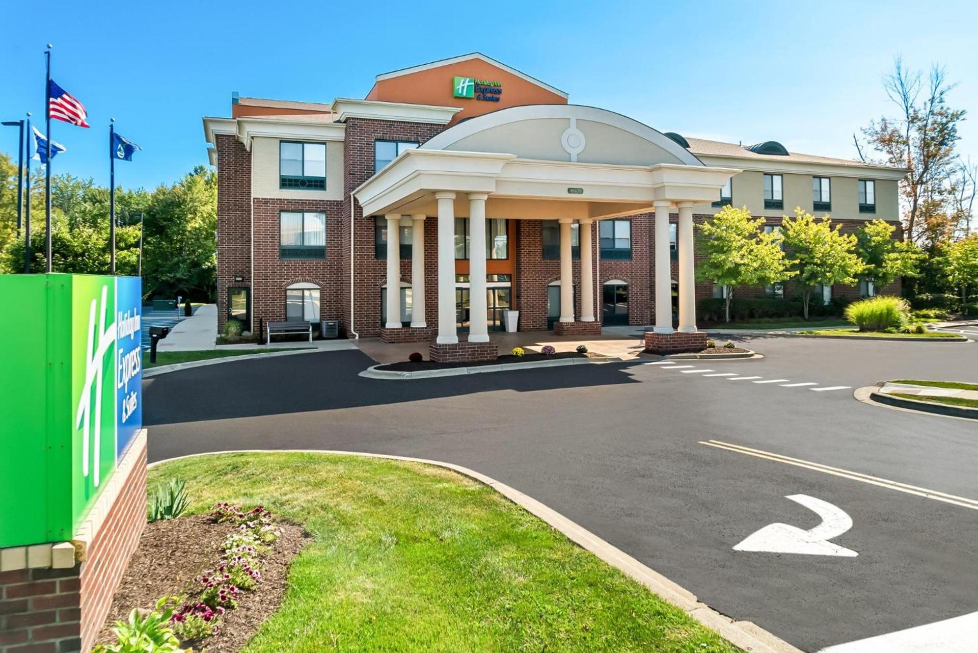 Holiday Inn Express & Suites Detroit - Novi by IHG photo 12