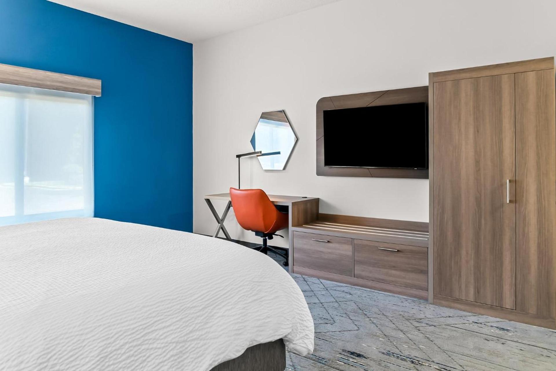 Holiday Inn Express & Suites Detroit - Novi by IHG photo 19