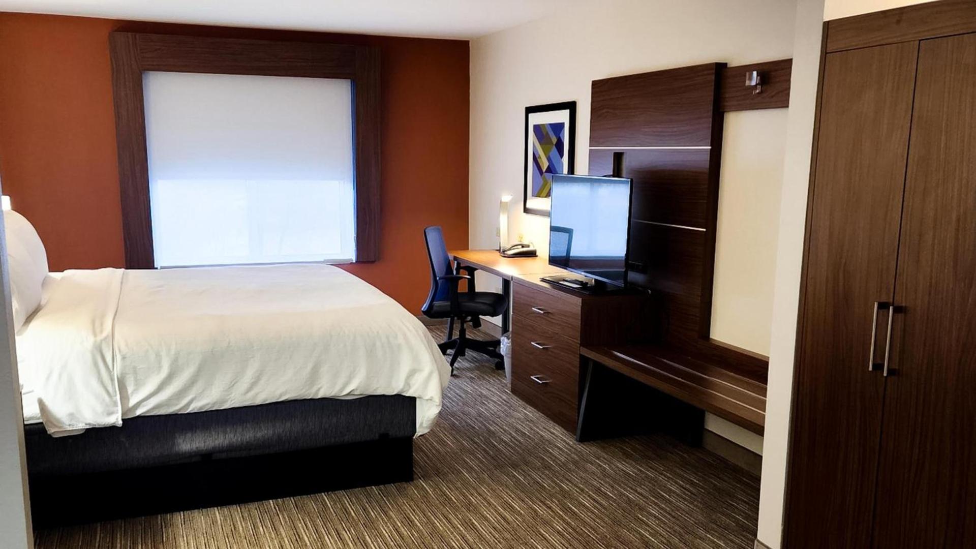 Holiday Inn Express Hotel & Suites Chicago South Lansing by IHG photo 36