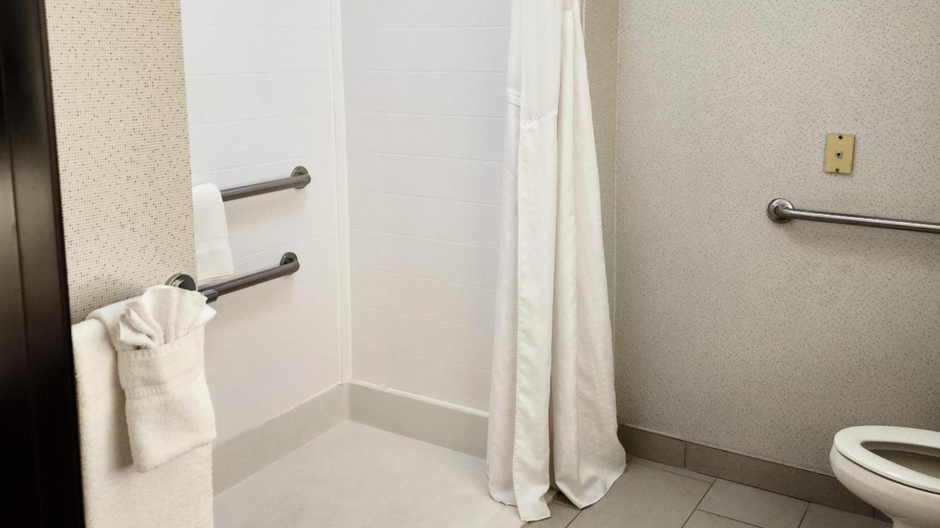 Holiday Inn Express Hotel & Suites Chicago South Lansing by IHG photo 31