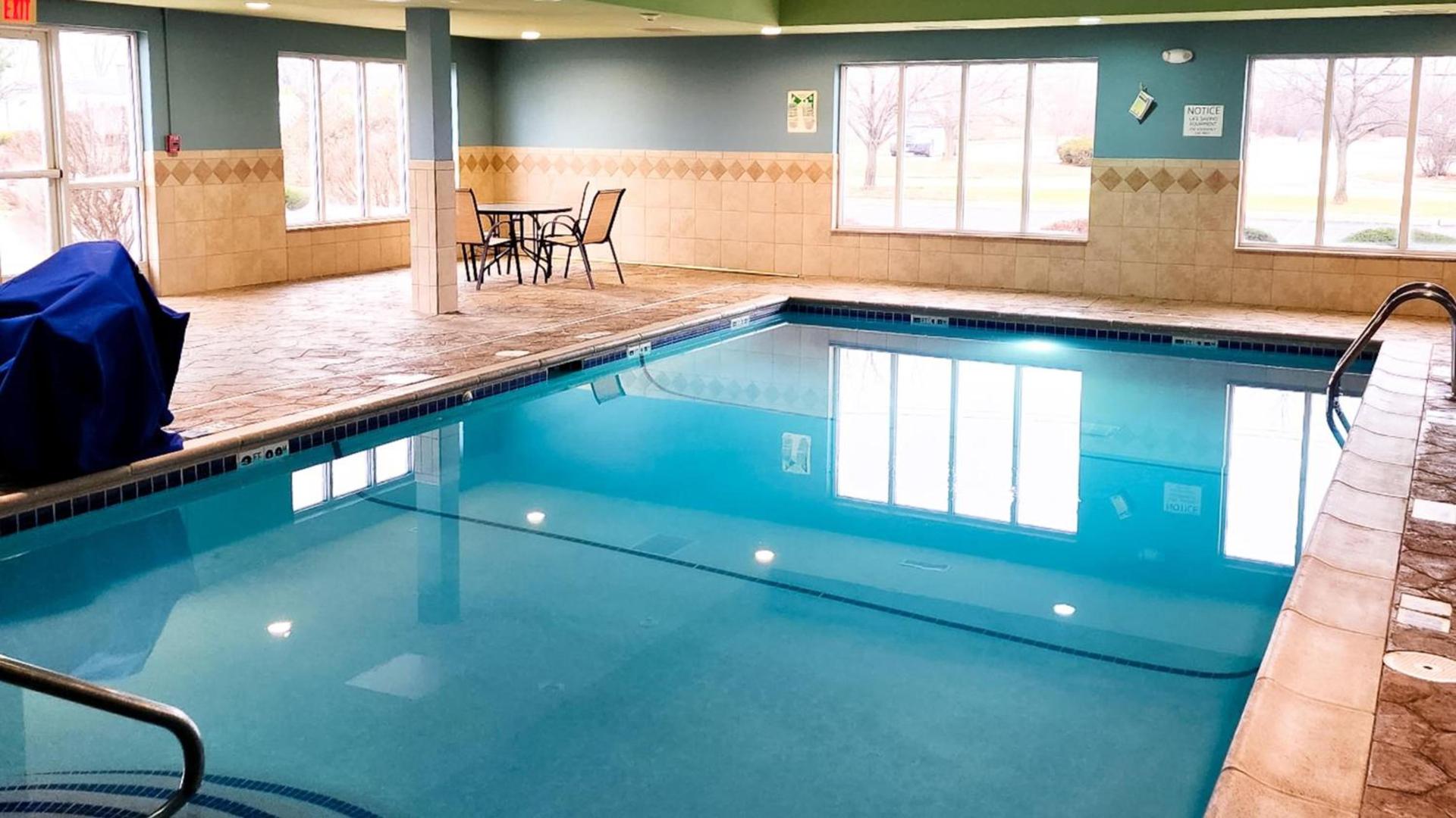 Holiday Inn Express Hotel & Suites Chicago South Lansing by IHG photo 42