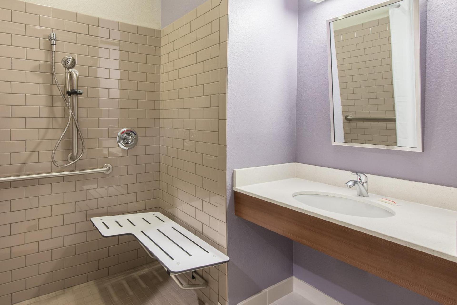 Microtel Inn & Suites by Wyndham Cadiz photo 18