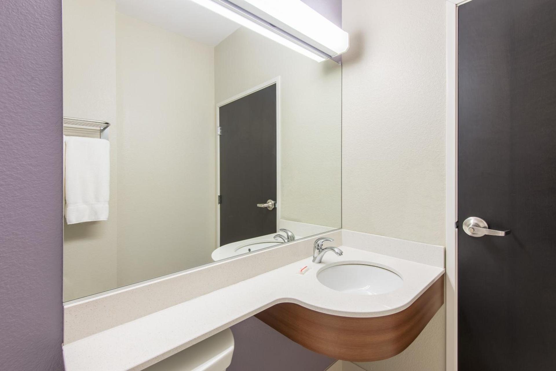 Microtel Inn & Suites by Wyndham Cadiz photo 16