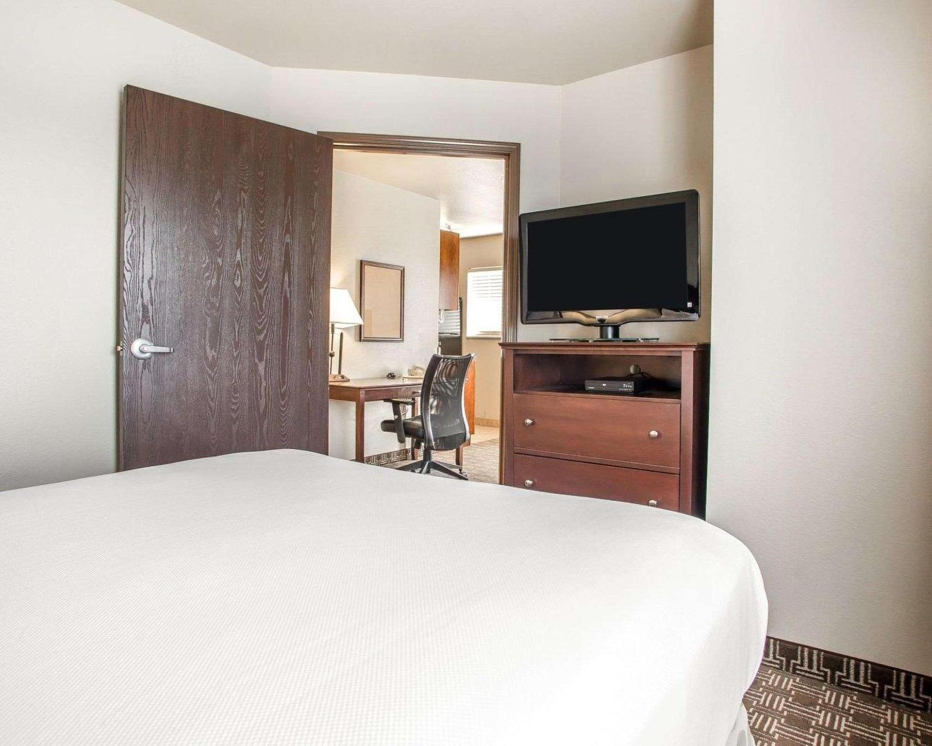 MainStay Suites St Robert - Fort Leonard Wood photo 17