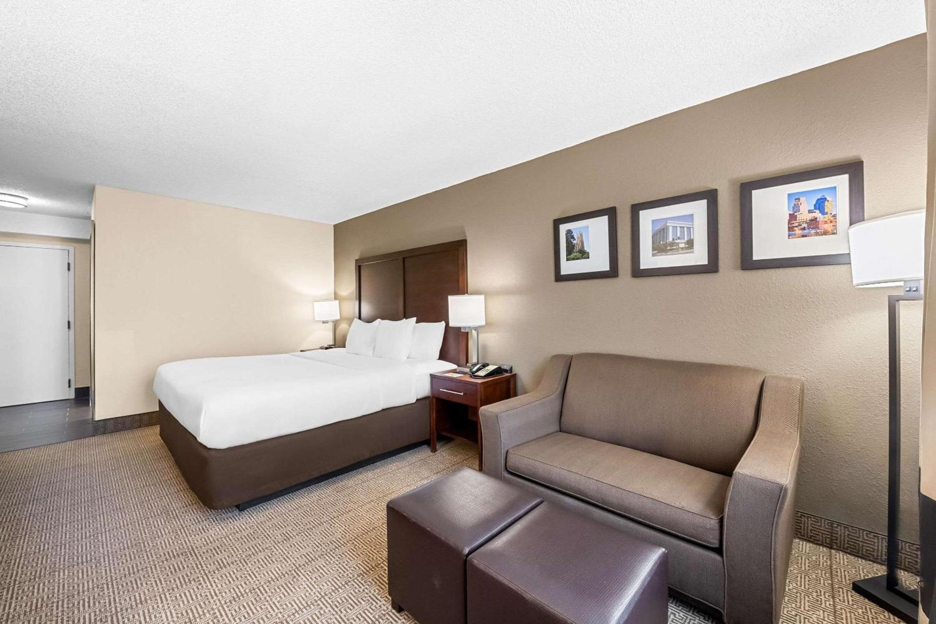 Comfort Inn & Suites Durham near Duke University photo 25