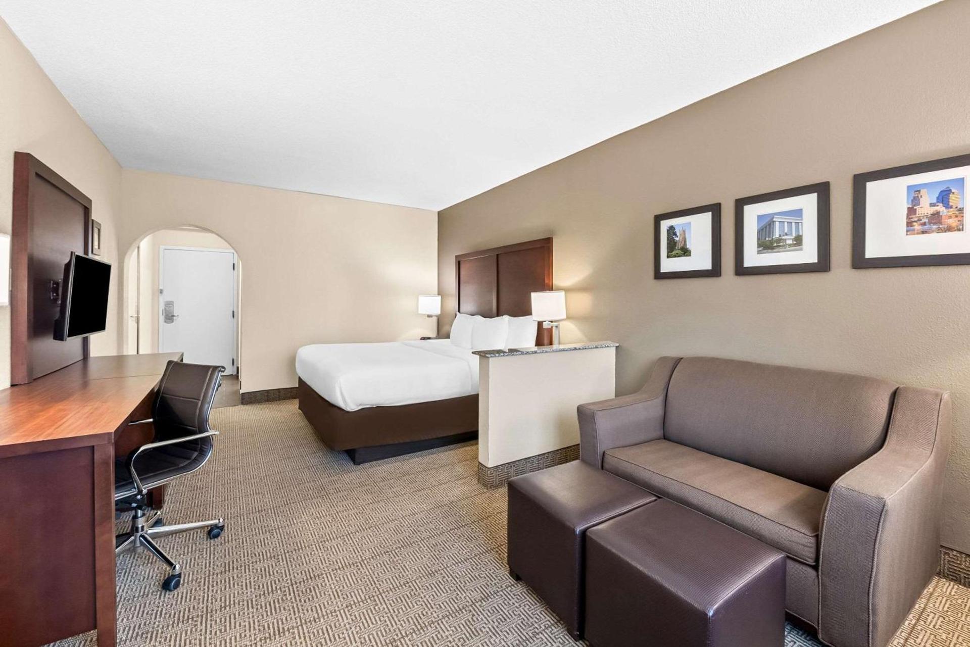Comfort Inn & Suites Durham near Duke University photo 28