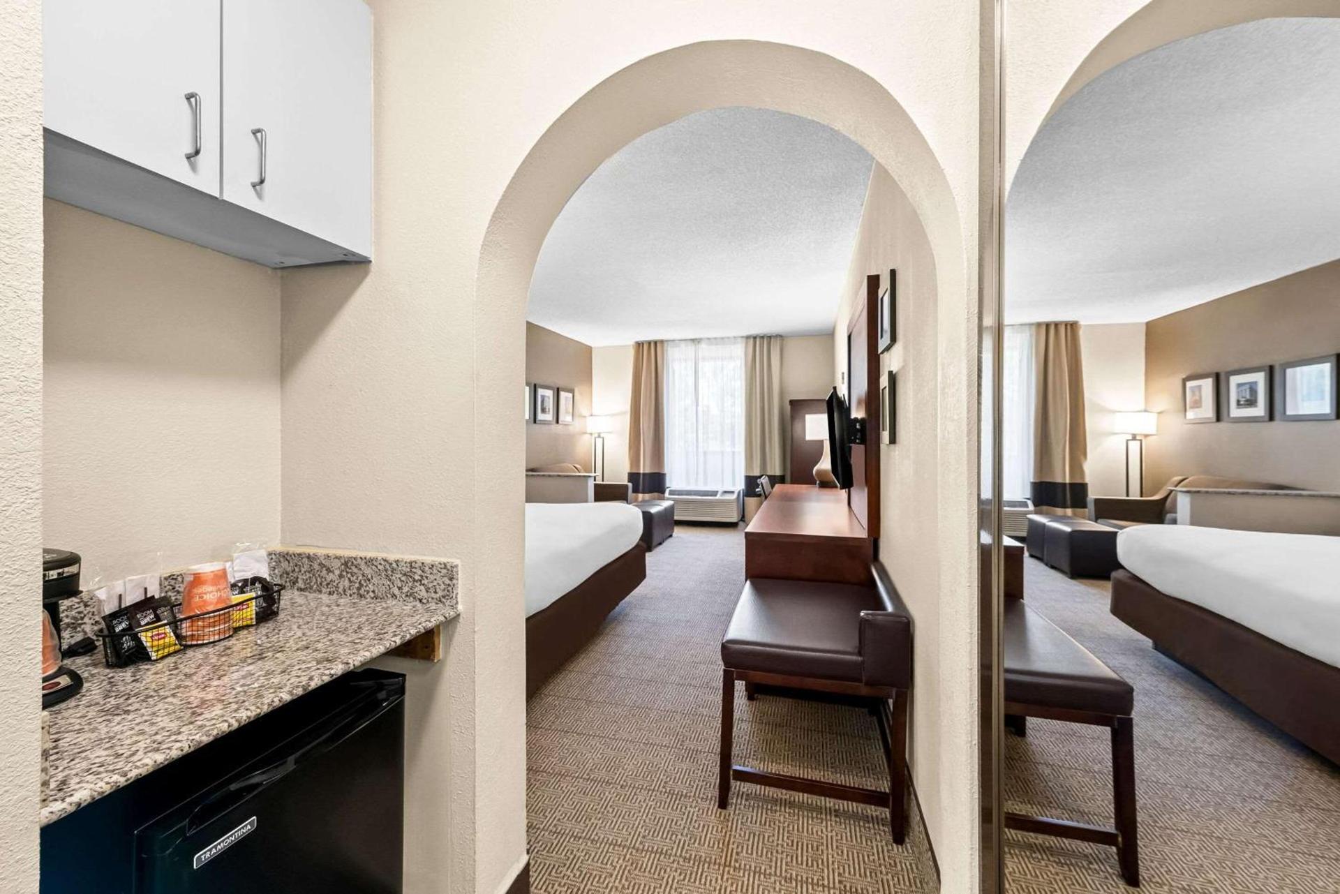 Comfort Inn & Suites Durham near Duke University photo 29