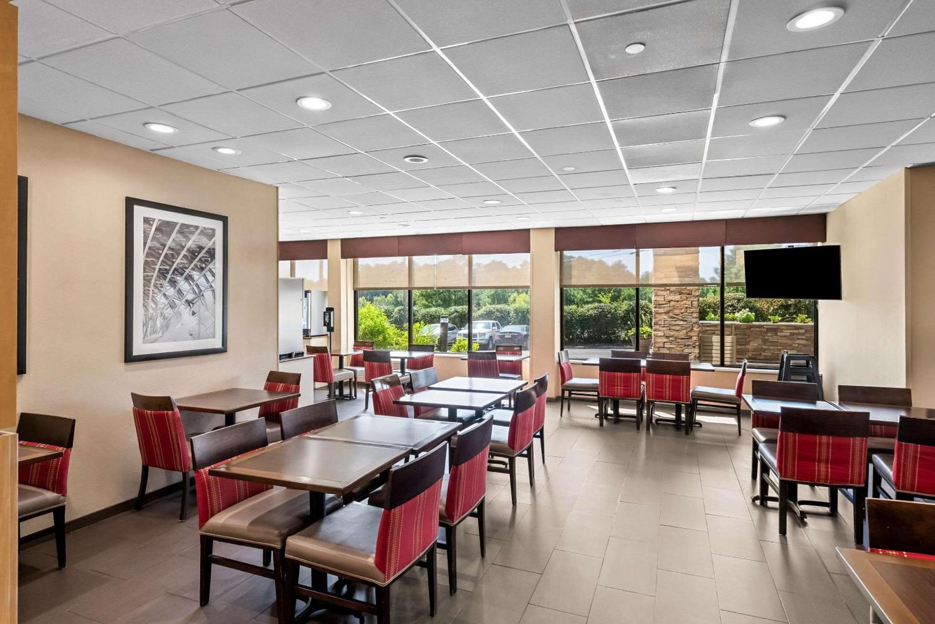 Comfort Inn & Suites Durham near Duke University photo 37