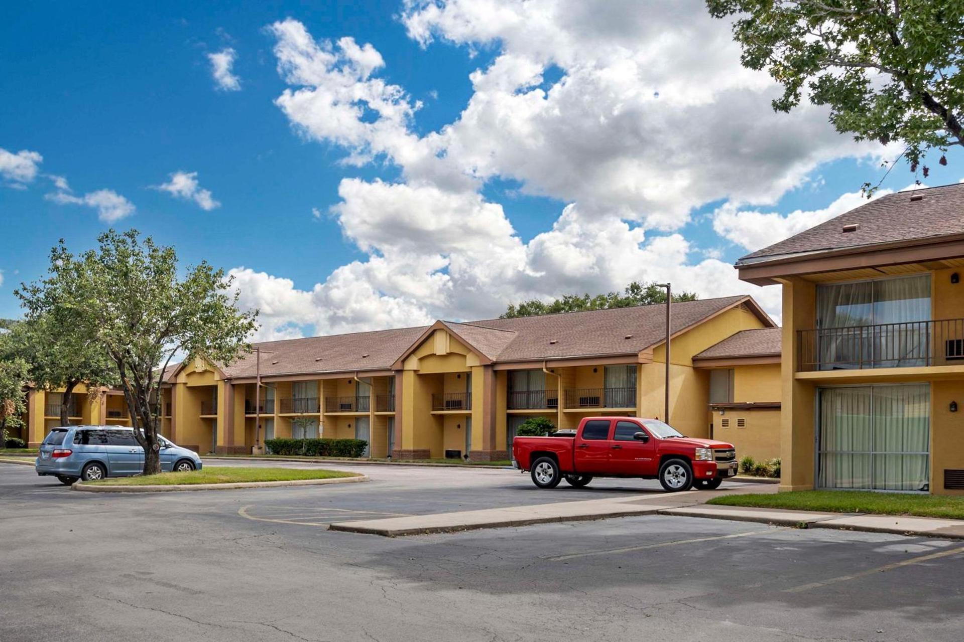 Quality Inn & Suites NRG Park - Medical Center photo 2