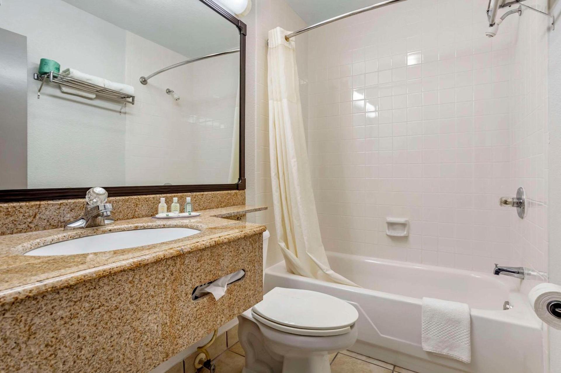 Quality Inn & Suites NRG Park - Medical Center photo 12