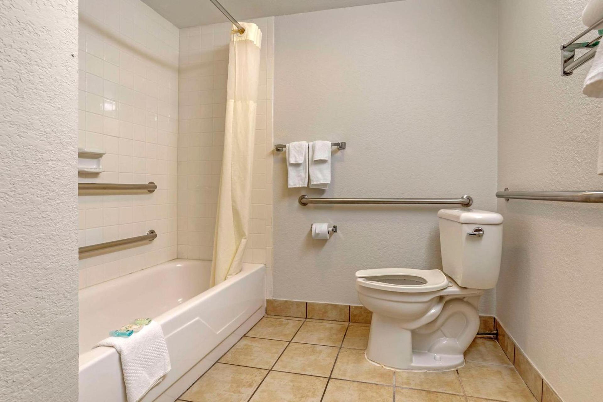 Quality Inn & Suites NRG Park - Medical Center photo 21