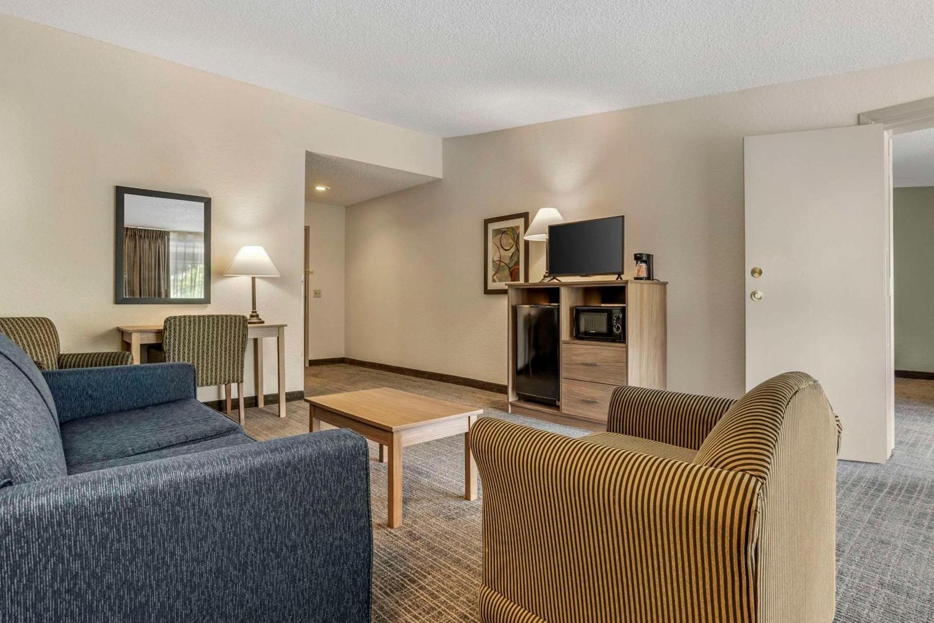Quality Inn & Suites NRG Park - Medical Center photo 24