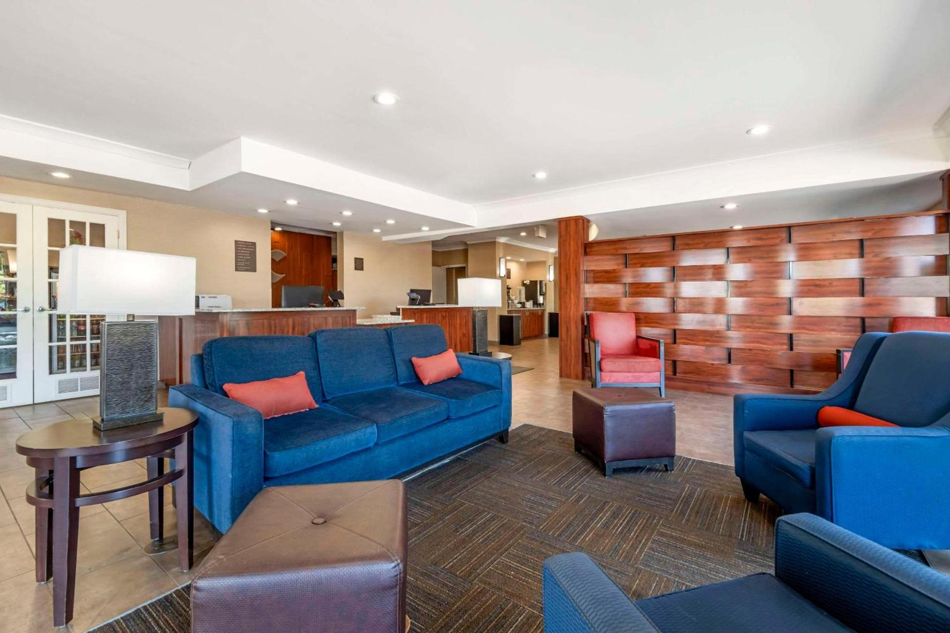Comfort Suites Elizabethtown photo 6