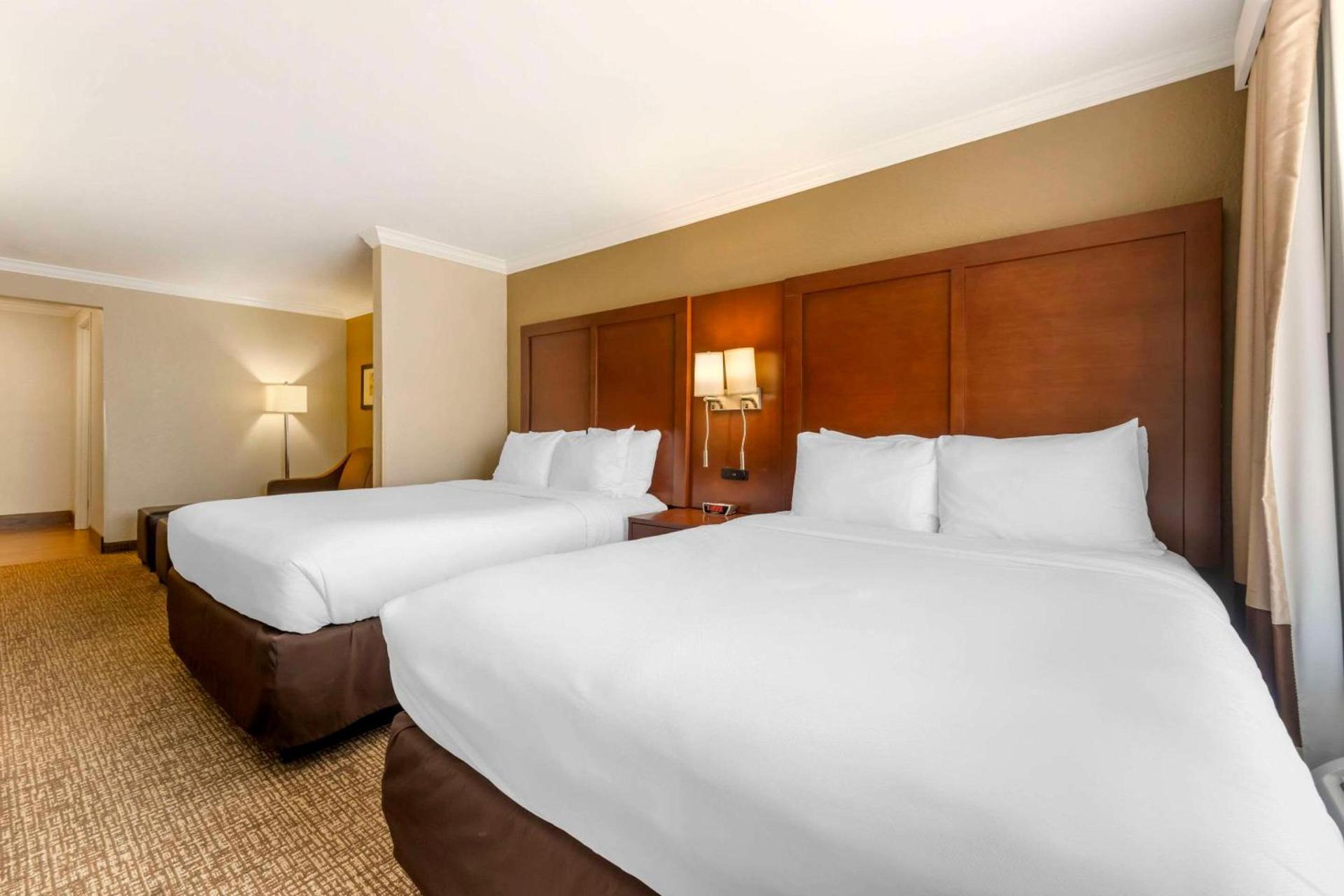 Comfort Suites Elizabethtown photo 11