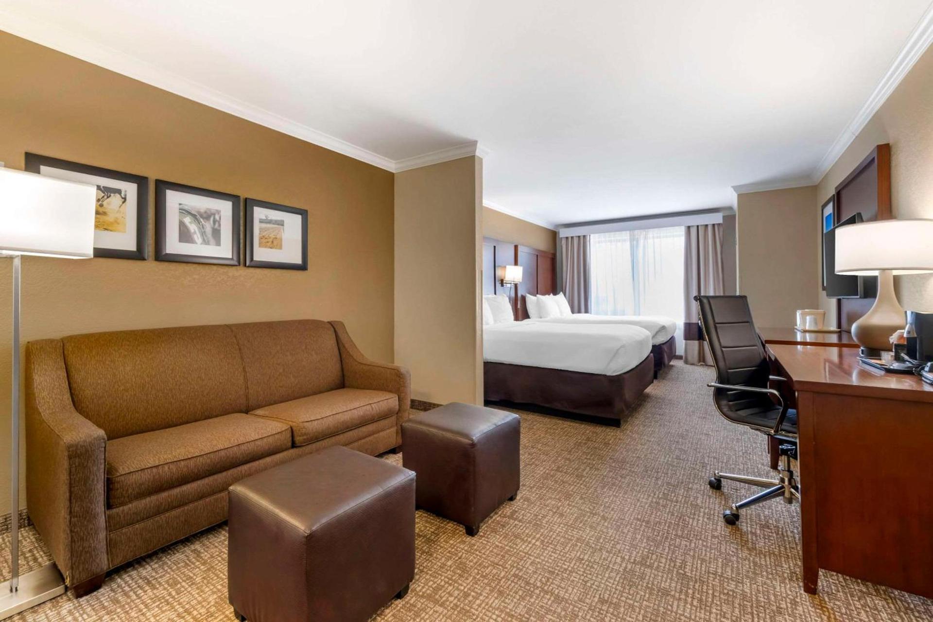 Comfort Suites Elizabethtown photo 12