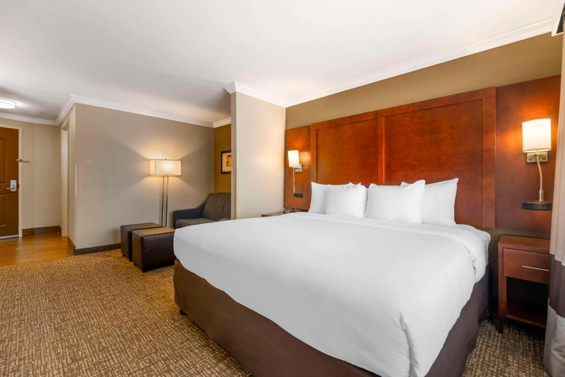 Comfort Suites Elizabethtown photo 19